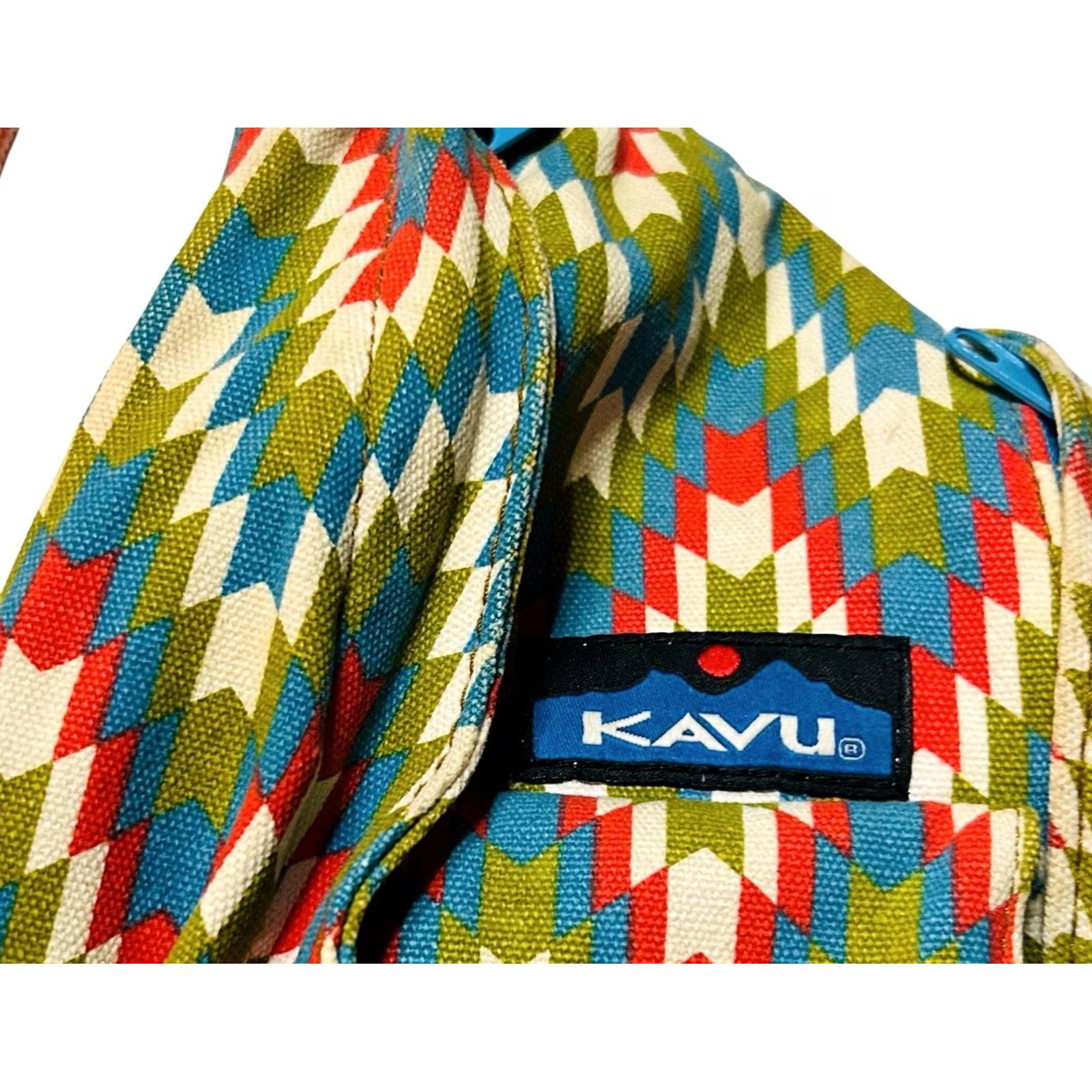 KAVU KAVU Rope Bag Original Cotton Shoulder Crossbody Sling Backpack Garden Tile Crossbody Bag Womens Medium Multicolor Chevron Pattern Size ONE SIZE - 3 Thumbnail