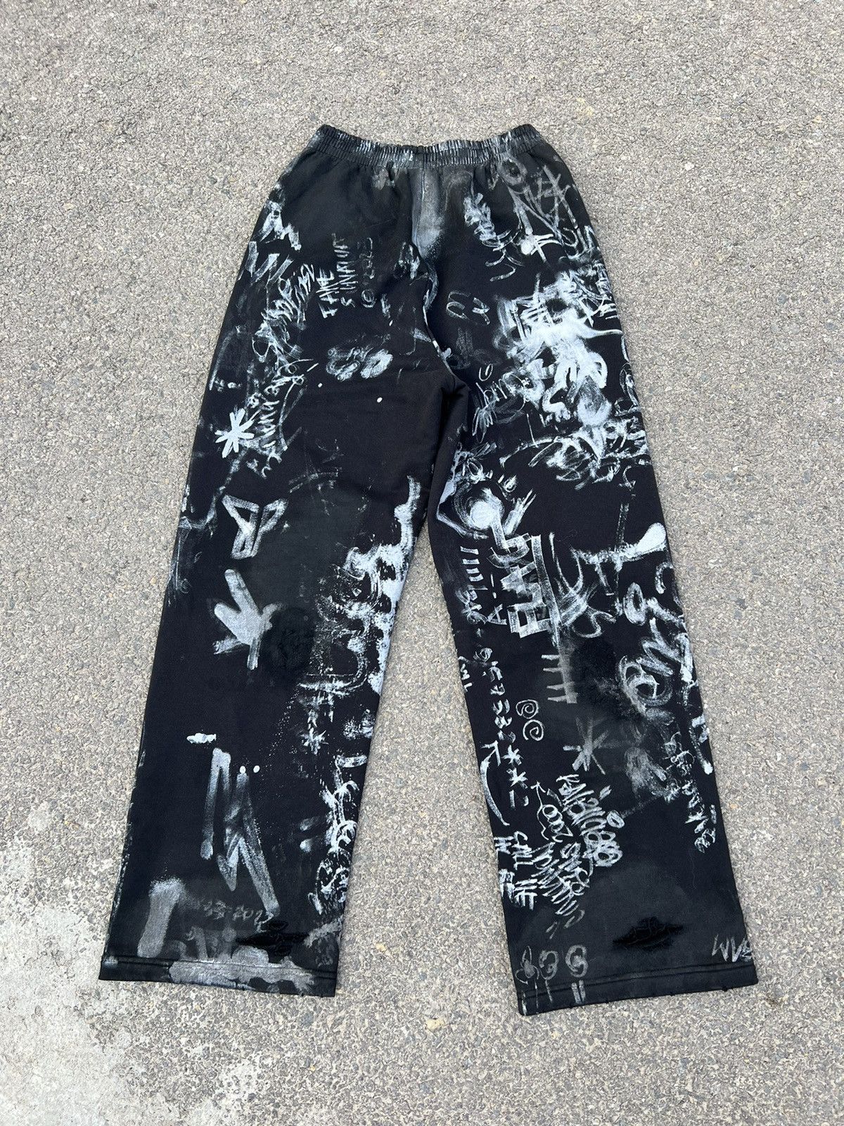 Balenciaga Balenciaga SS24 Black Graffiti Sweatpants Size US 28 / EU 44 - 3 Thumbnail
