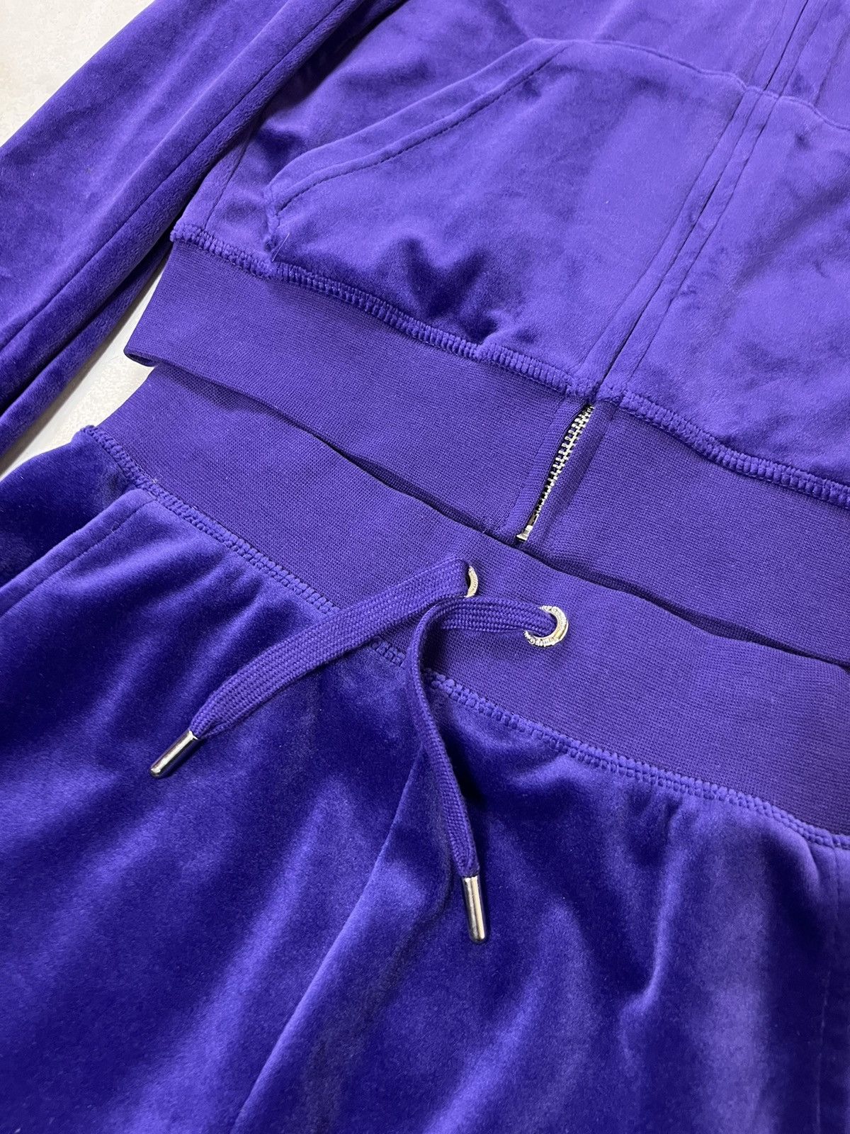 Juicy Couture × Vintage Vintage style y2k Juicy Couture velour tracksuit set velvet Size XXS / US 00 / IT 34 - 14 Thumbnail
