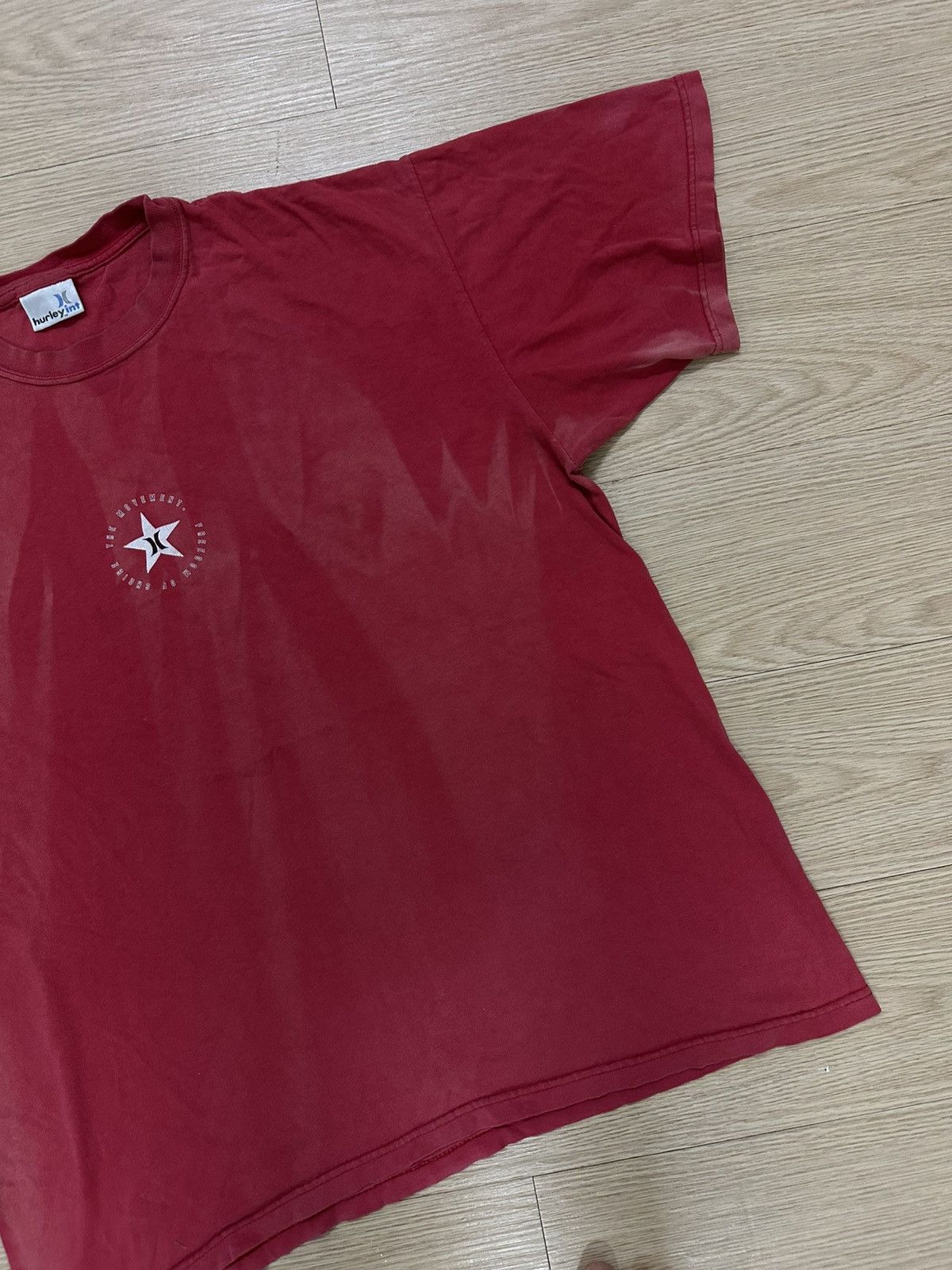 Hurley × Vintage Rare Beautiful Sun Faded Vintage Hurley The Movement Tee Size US XL / EU 56 / 4 - 7 Thumbnail