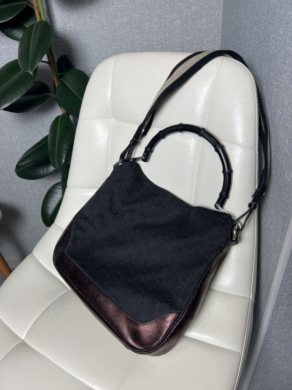 Gucci Vintage Gucci GG Monogram Canvas Bambo Shoulder Handle Bag Size ONE SIZE - 8 Thumbnail