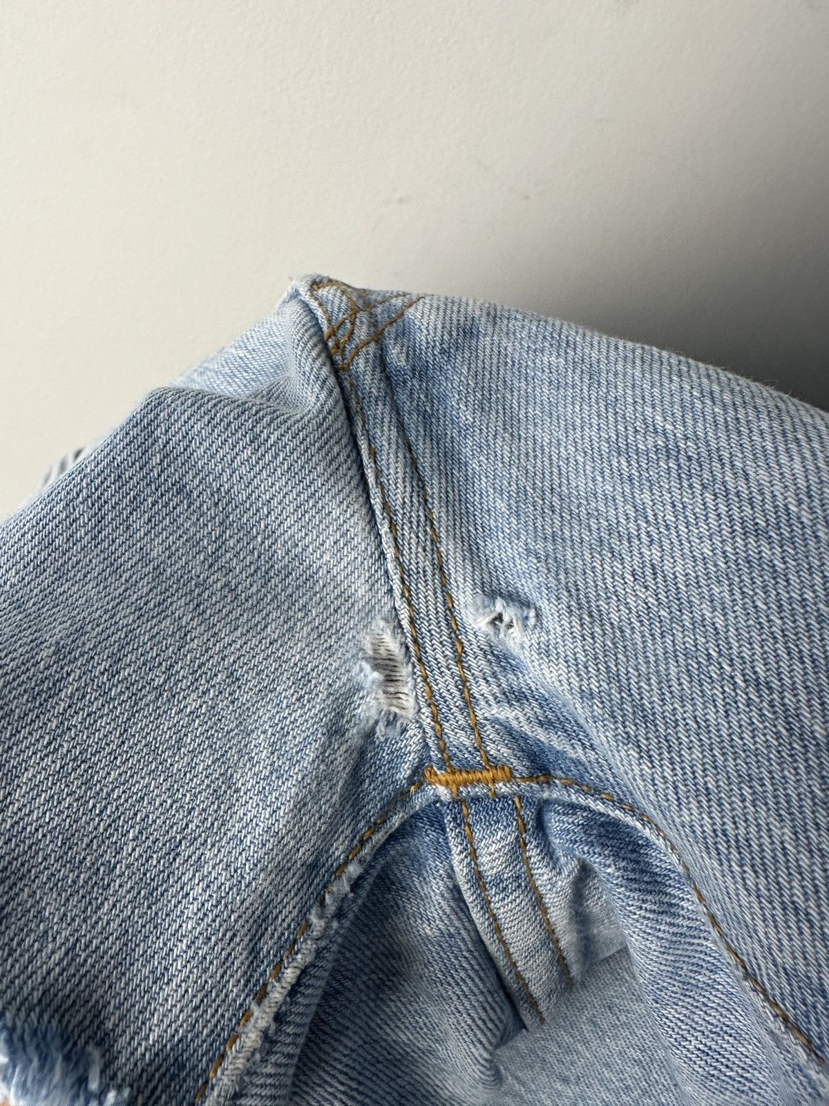 Levi's Levi's 501 Light Wash Denim Cutoff High Rise Shorts W32 Size US 32 / EU 48 - 7 Thumbnail