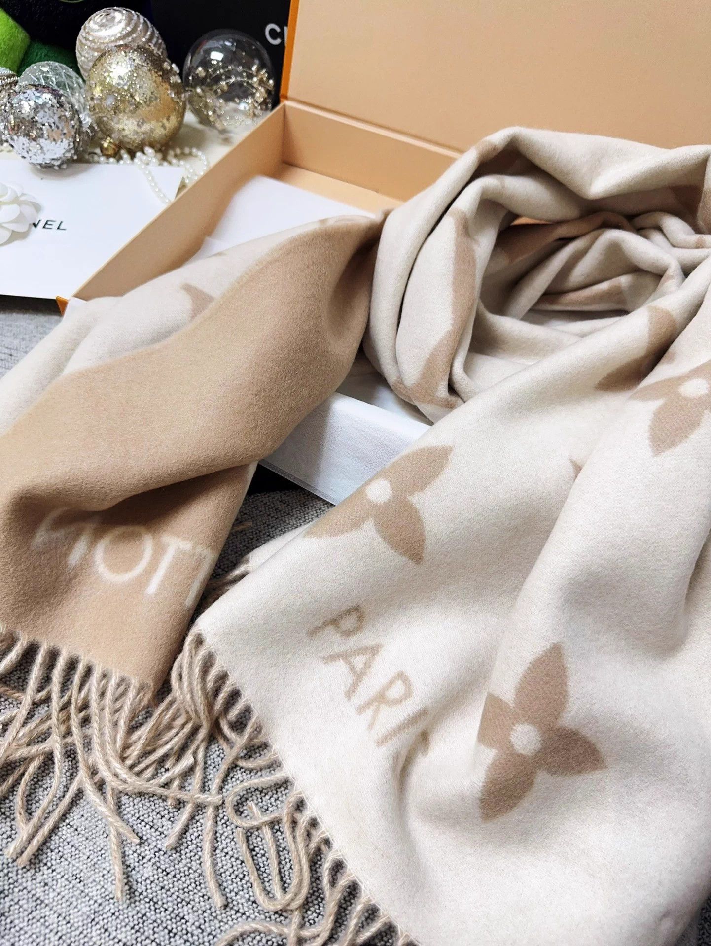 Louis Vuitton LV Monogram Cashmere Scarf Milky Tea Unused Boxed Size ONE SIZE - 6 Thumbnail