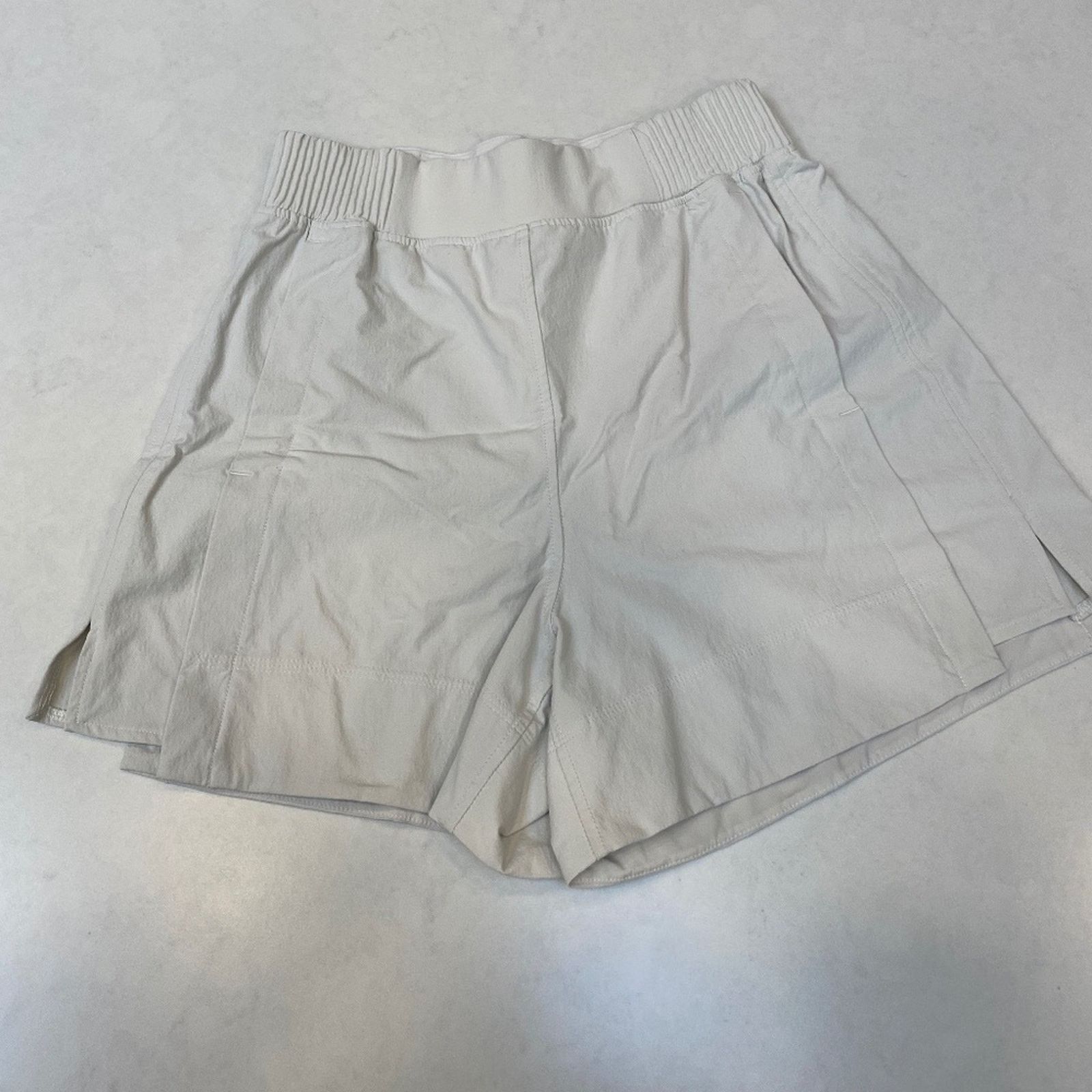 Lululemon Lululemon High-Rise Short - XS Size 22" - 1 Thumbnail
