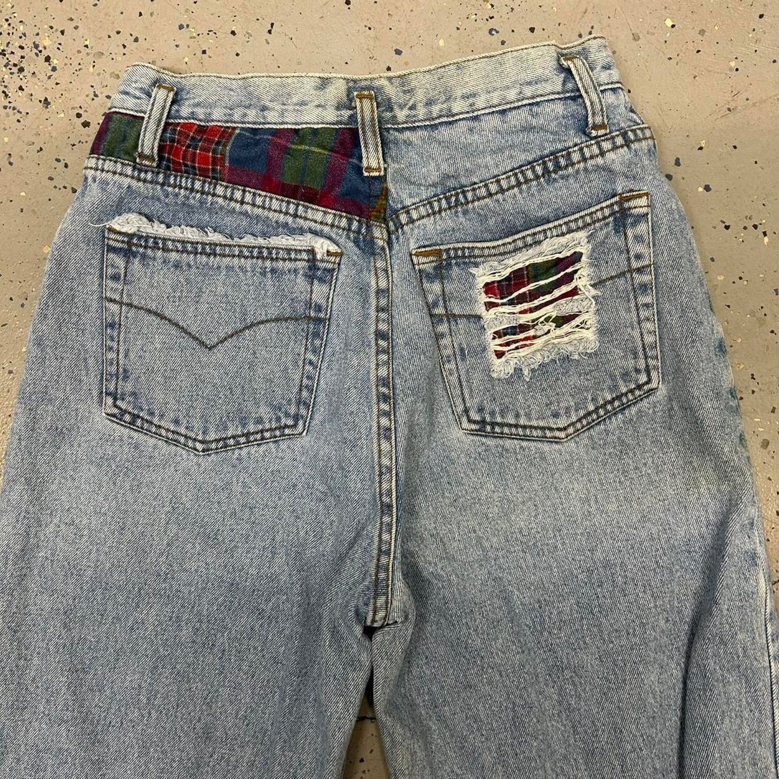 Other Light wash mom jeans with patchwork details Size 30" / US 8 / IT 44 - 6 Thumbnail