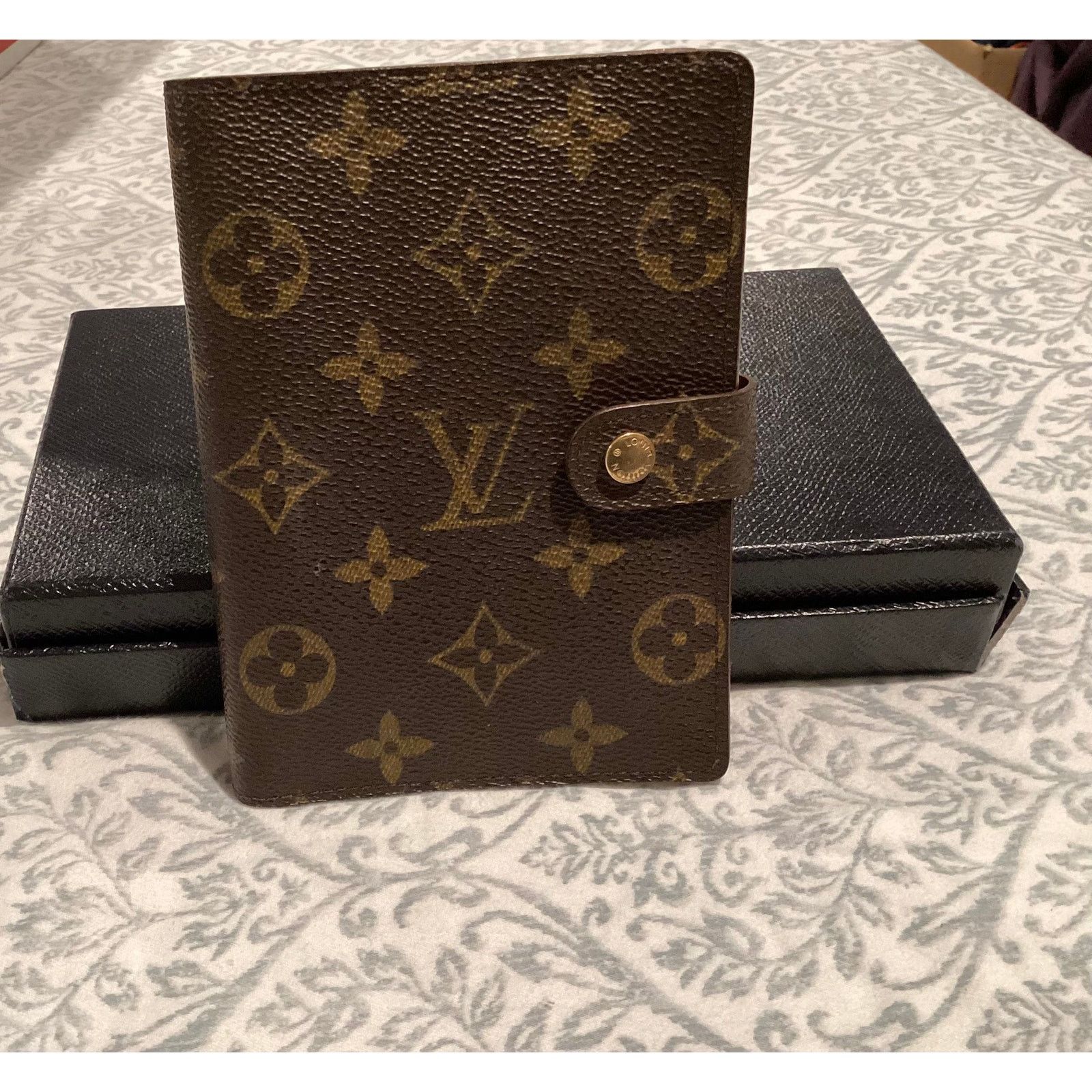 Louis Vuitton Authentic Louis Vuitton Monogram Agenda Size ONE SIZE - 1 Thumbnail