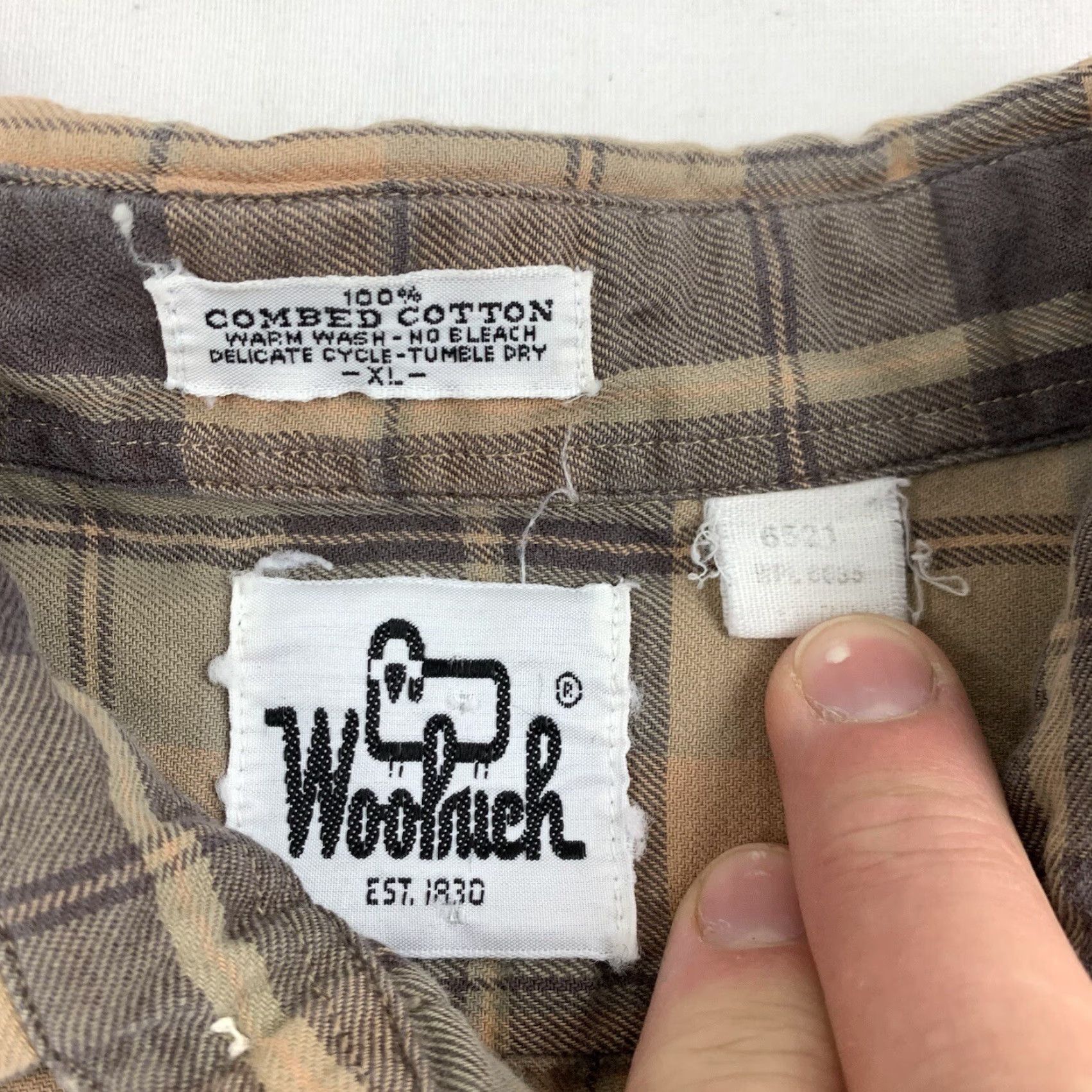 Vintage VINTAGE Woolrich Button-Up Shirt Adult XL Brown Plaid Light Weight 90s Outdoor Mens Woolrich Regular Long Sleeve Button-Up Size US XL / EU 56 / 4 - 2 Thumbnail