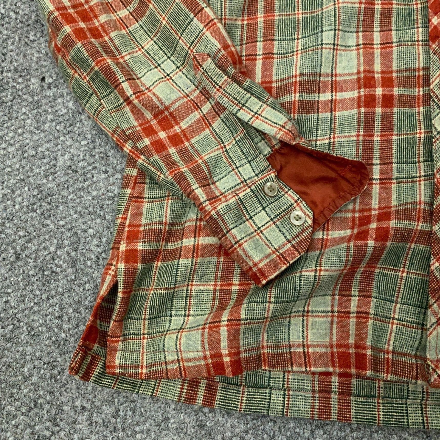 Vintage VINTAGE Chemise Et Cie Flannel Shirt Mens L Red Plaid Lined 70s Button-Up Shirt Mens L Red Plaid 70s Retro Shirt Size US L / EU 52-54 / 3 - 4 Thumbnail
