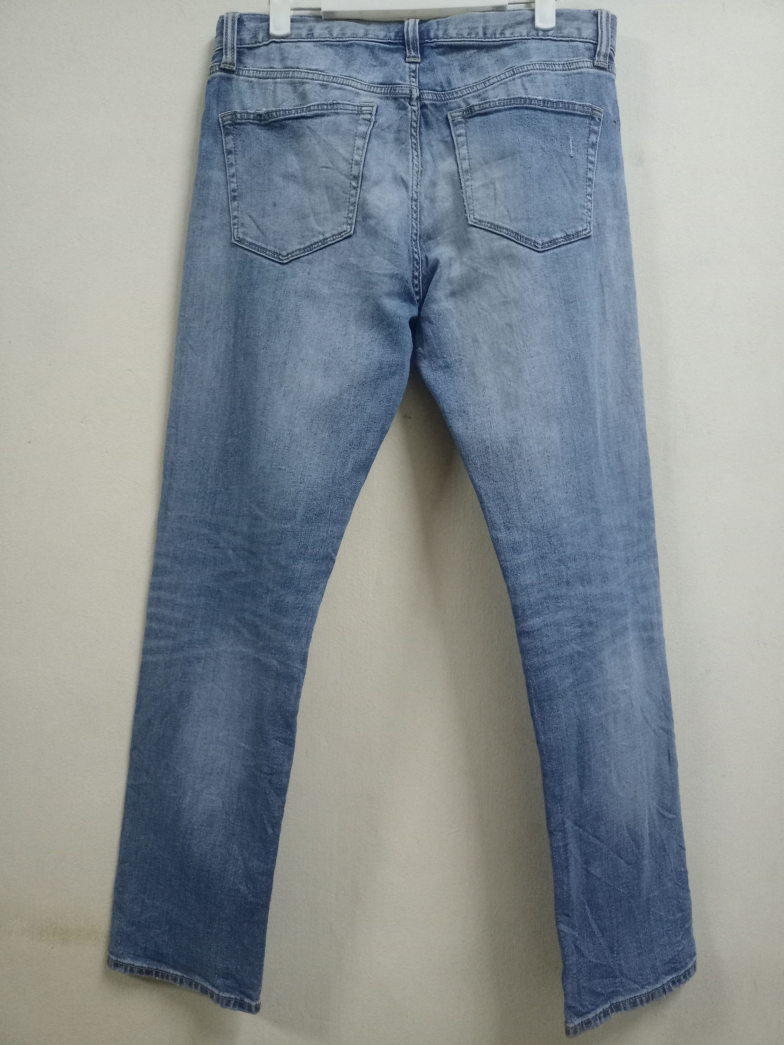 Japanese Brand × Uniqlo Vintage Uniqlo Blue Wash Distressed Patched Jeans 33x28 Size US 33 - 2 Thumbnail