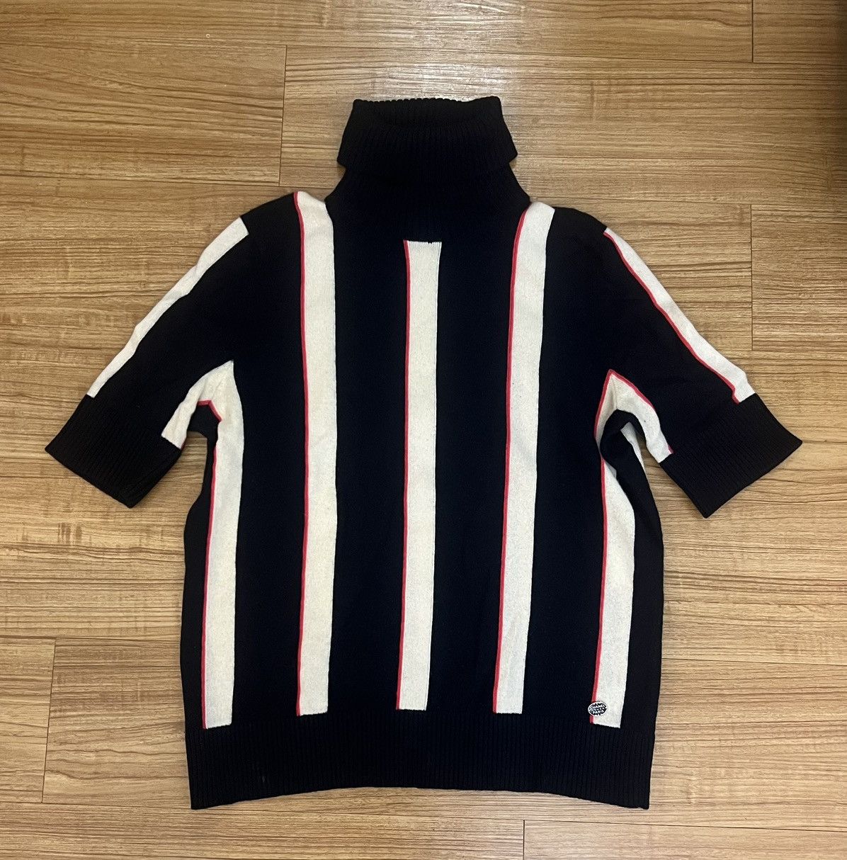 Chanel Chanel Short Sleeve Turtleneck Size M / US 6-8 / IT 42-44 - 1 Thumbnail