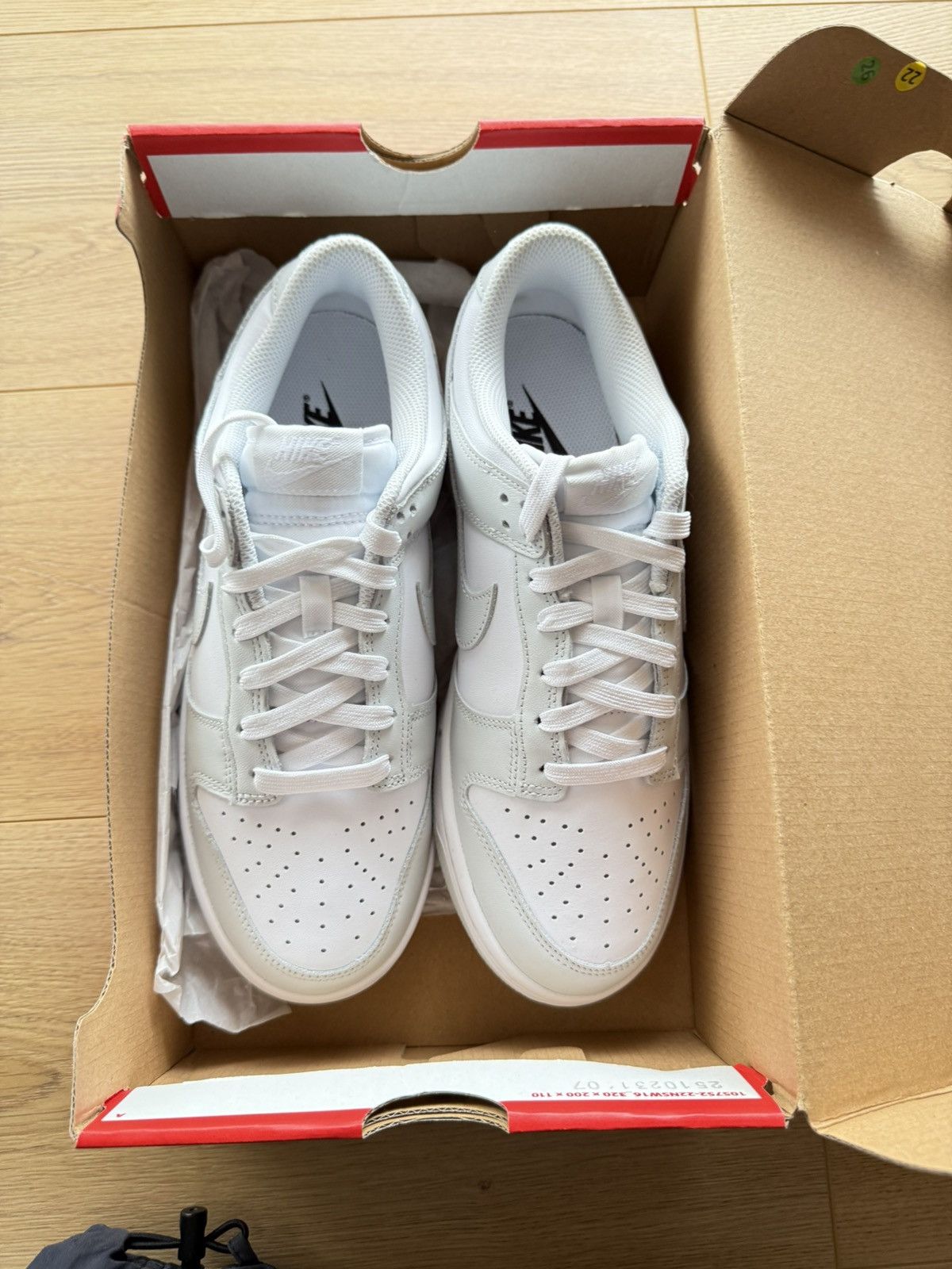 Nike Nike Dunk Low “Photon Dust” Size US 9 / EU 42 - 2 Thumbnail