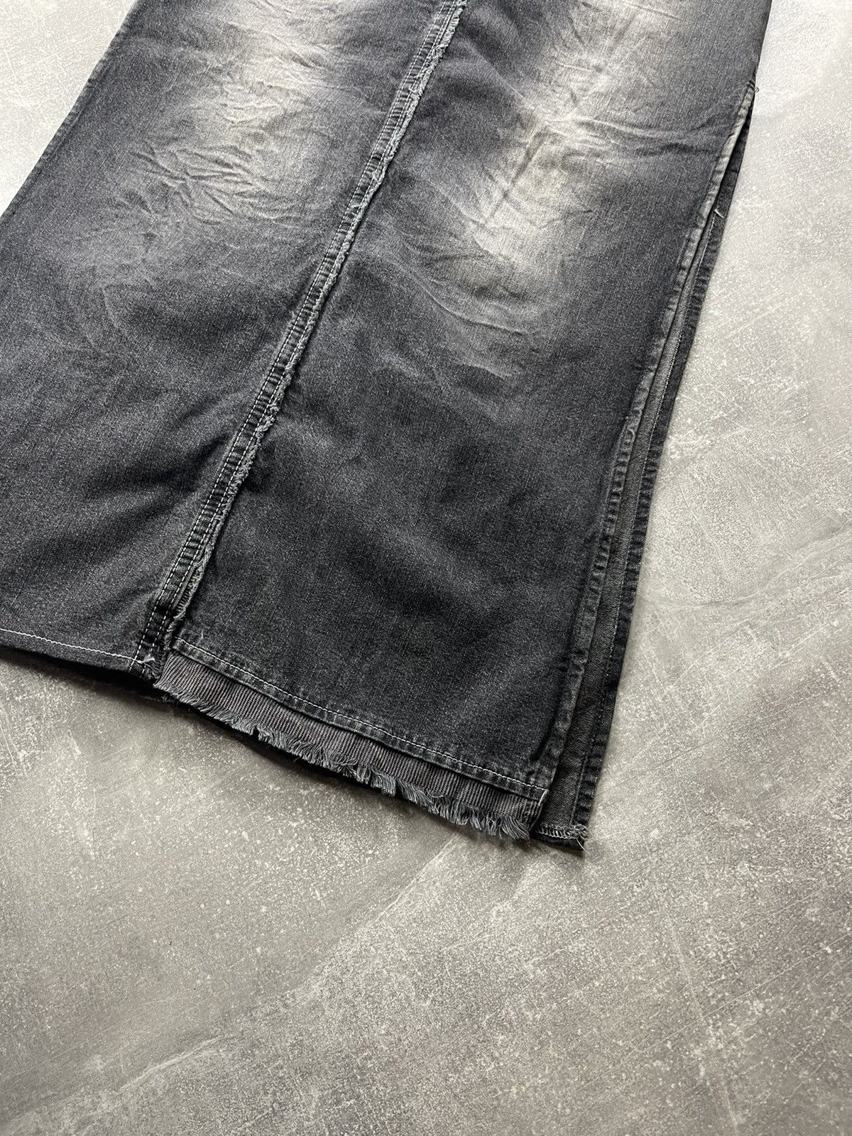 Lee Y2K Lee Black Denim Leather Details Maxi Skirt Vintage Size 32" / US 10 / IT 46 - 8 Thumbnail