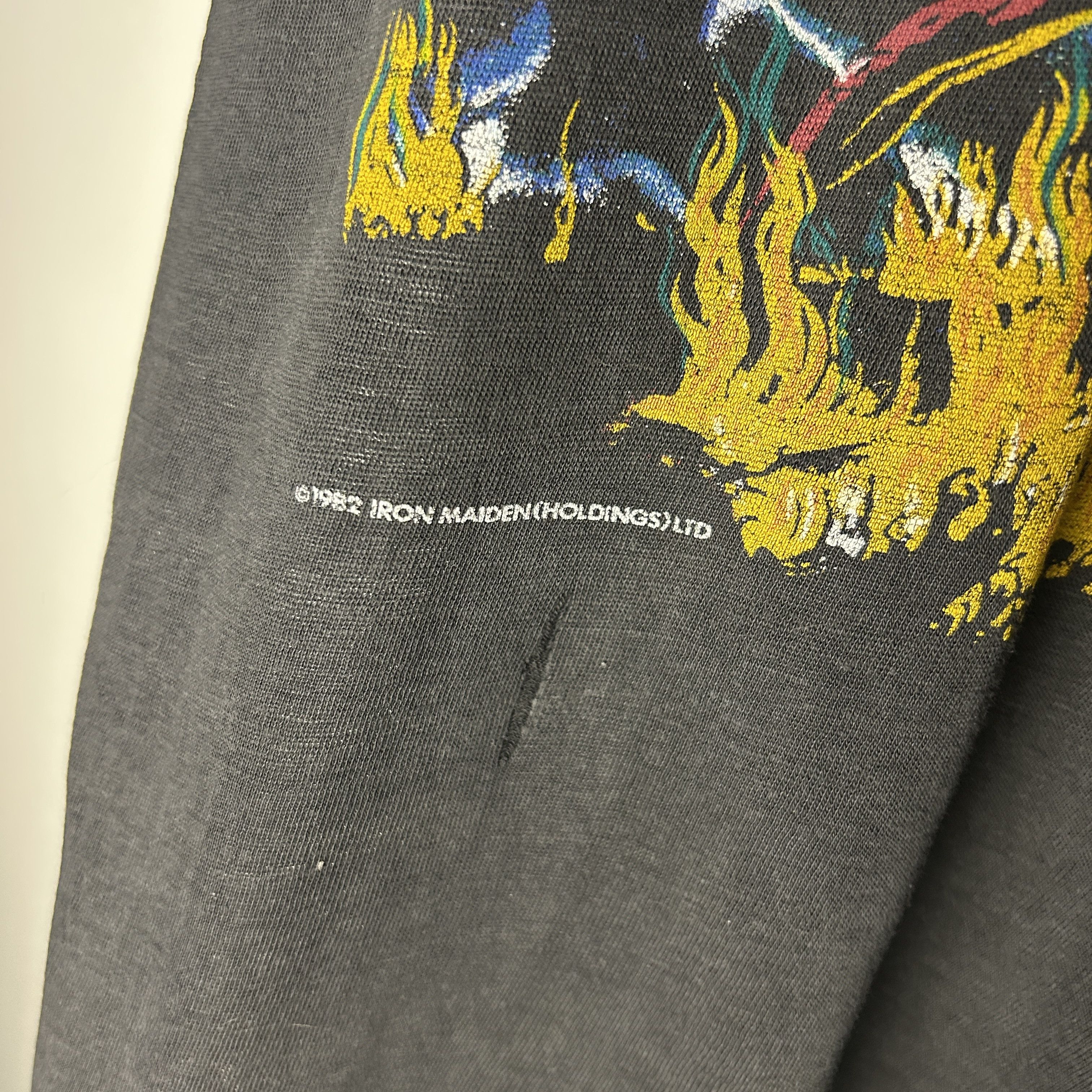Band Tees Vintage Iron Maiden 1982 Band T-shirt Size US L / EU 52-54 / 3 - 3 Thumbnail