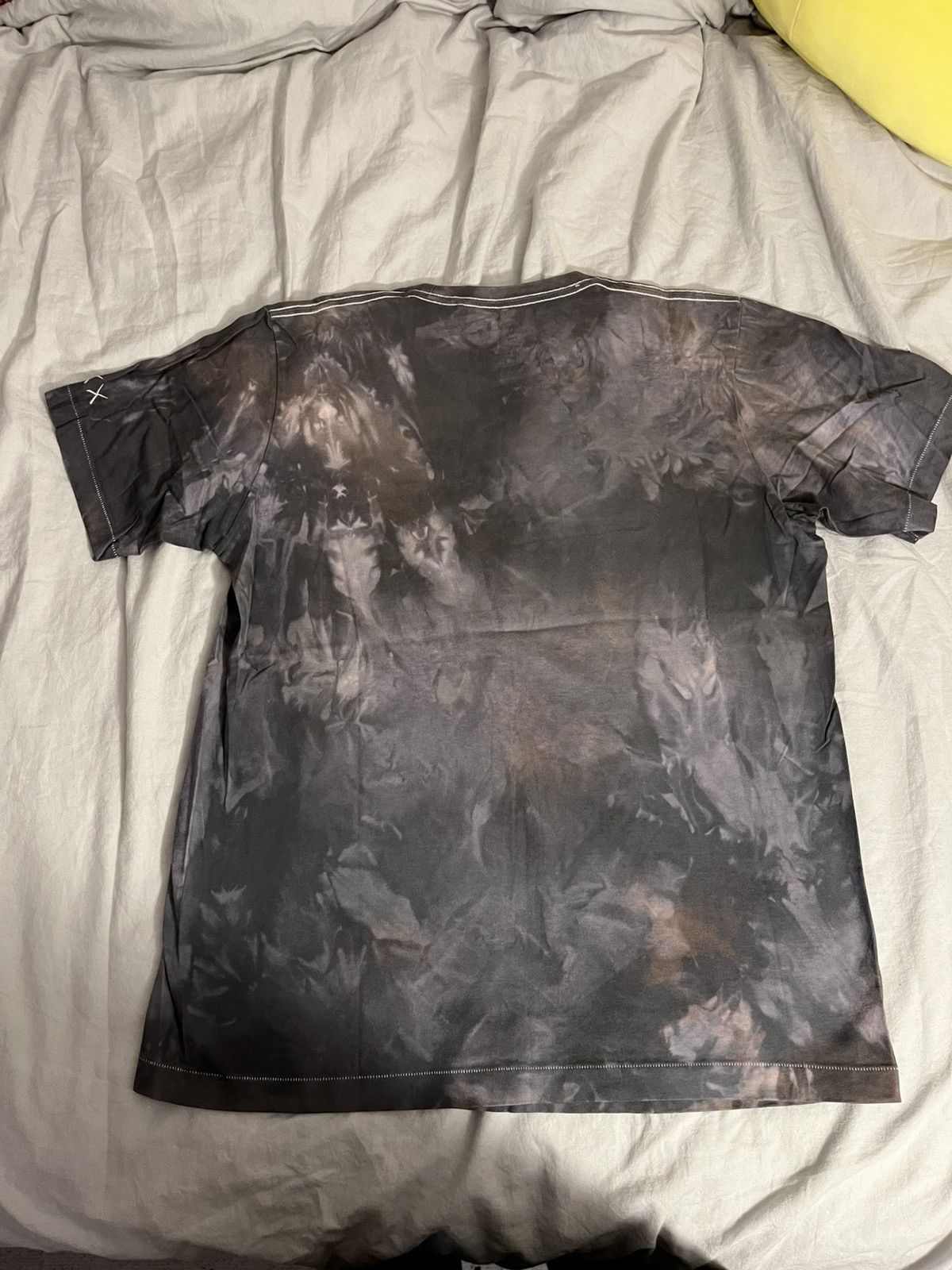 Kaws × Uniqlo Kaws uniqlu sesame street elmo tee tie dyed Size US L / EU 52-54 / 3 - 7 Thumbnail
