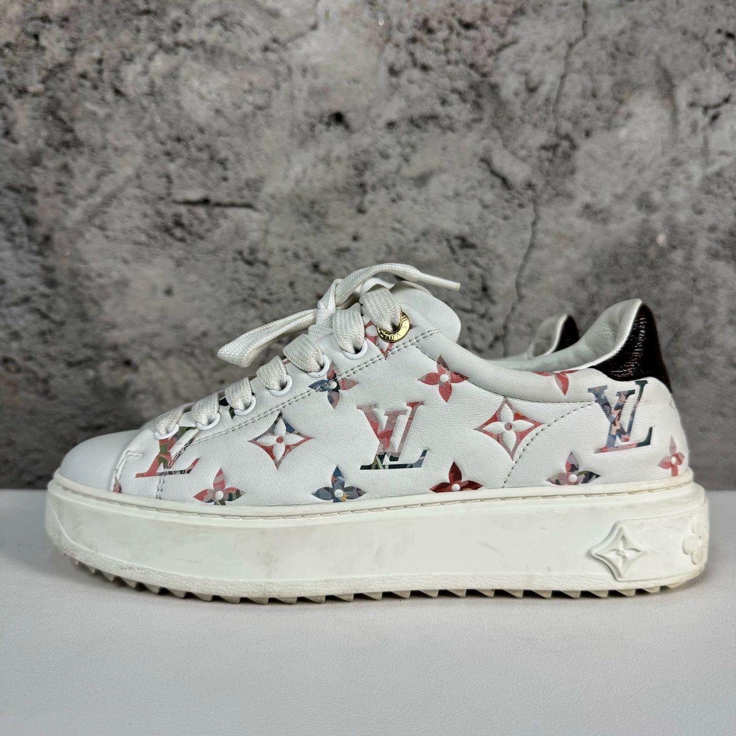 Louis Vuitton LV Monogram White Sneakers Women's 36 Used Size US 5.5 / IT 35.5 - 3 Thumbnail