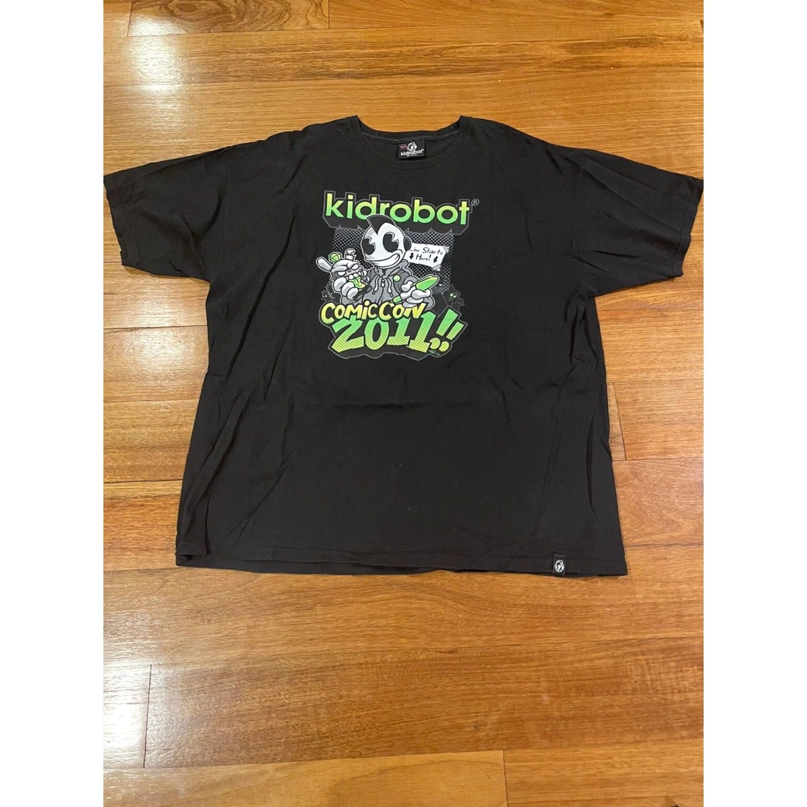 Vintage VINTAGE Kidrobot Comic Con 2011 T-Shirt Size XXL Men White Cotton Graphic Print Rare!!! Size US XXL / EU 58 / 5 - 2 Thumbnail