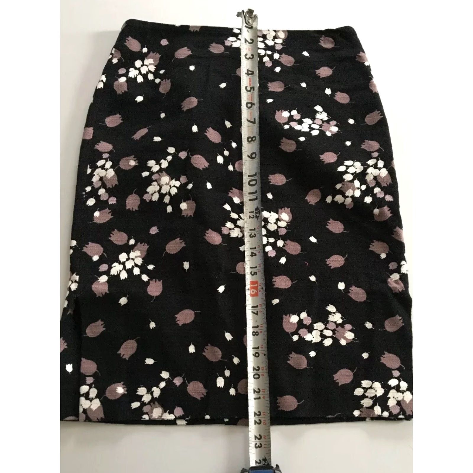 Ann Taylor Ann Taylor LOFT Outlet Floral Skirt Sz 2 Black White Gray Multicolor Side Slit Womens Size 26" / US 2 / IT 38 - 6 Thumbnail