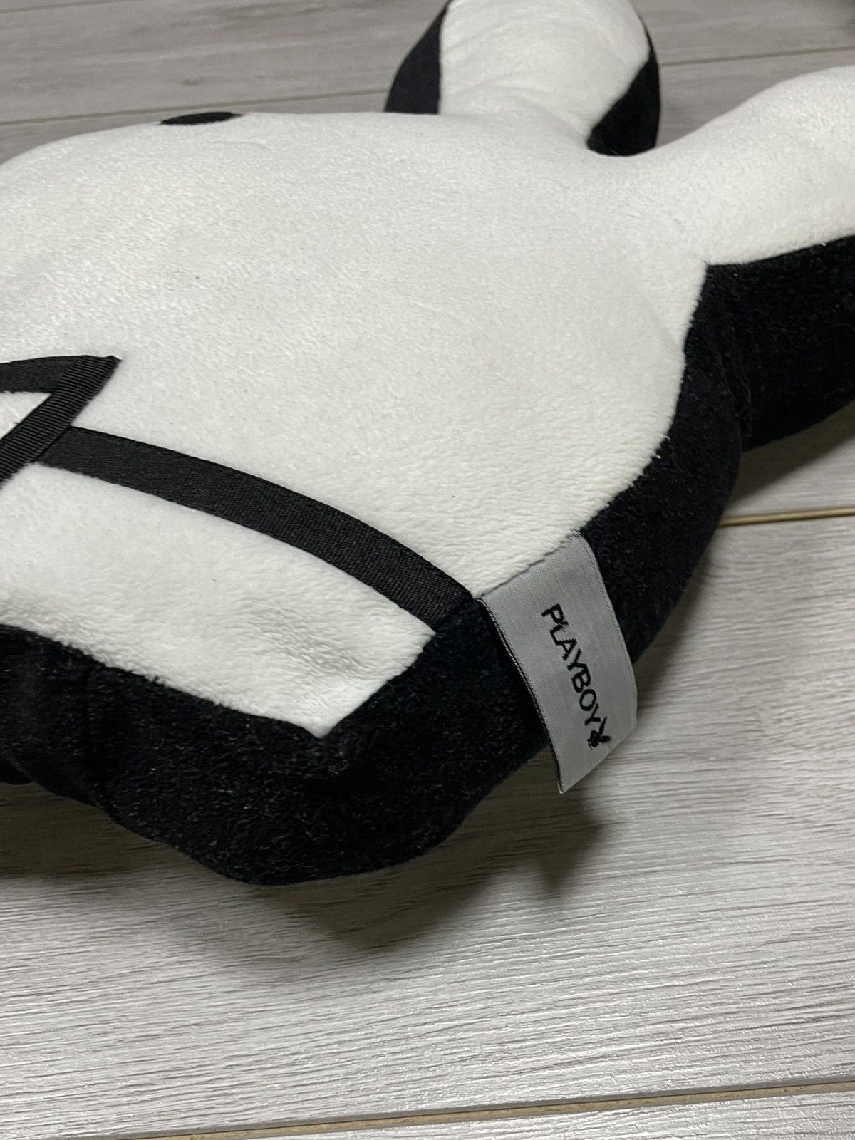Playboy Playboy big rabbit head 2006 vintage pillow Size ONE SIZE - 4 Thumbnail