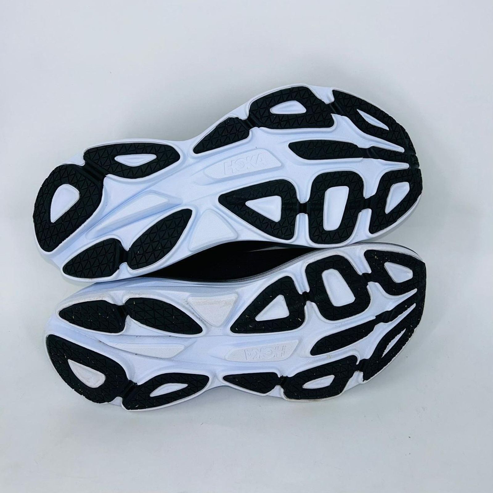 Hoka HOKA WOMENS BONDI8 WHITE/BLACK MESH RUNNING SHOES SIZE 7.5B Size US 7.5 / IT 37.5 - 5 Thumbnail
