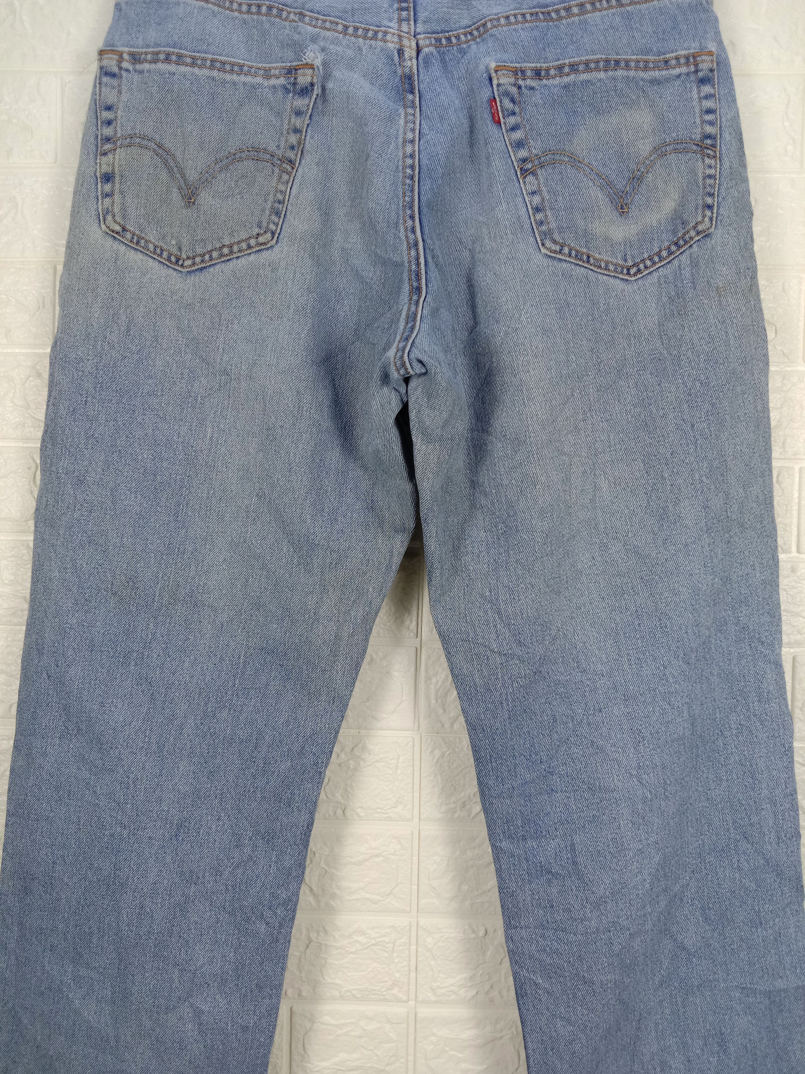 Levi's Vintage Levi's 550 Jeans Light Wash Relaxed Fit Denim Size US 35 - 7 Thumbnail