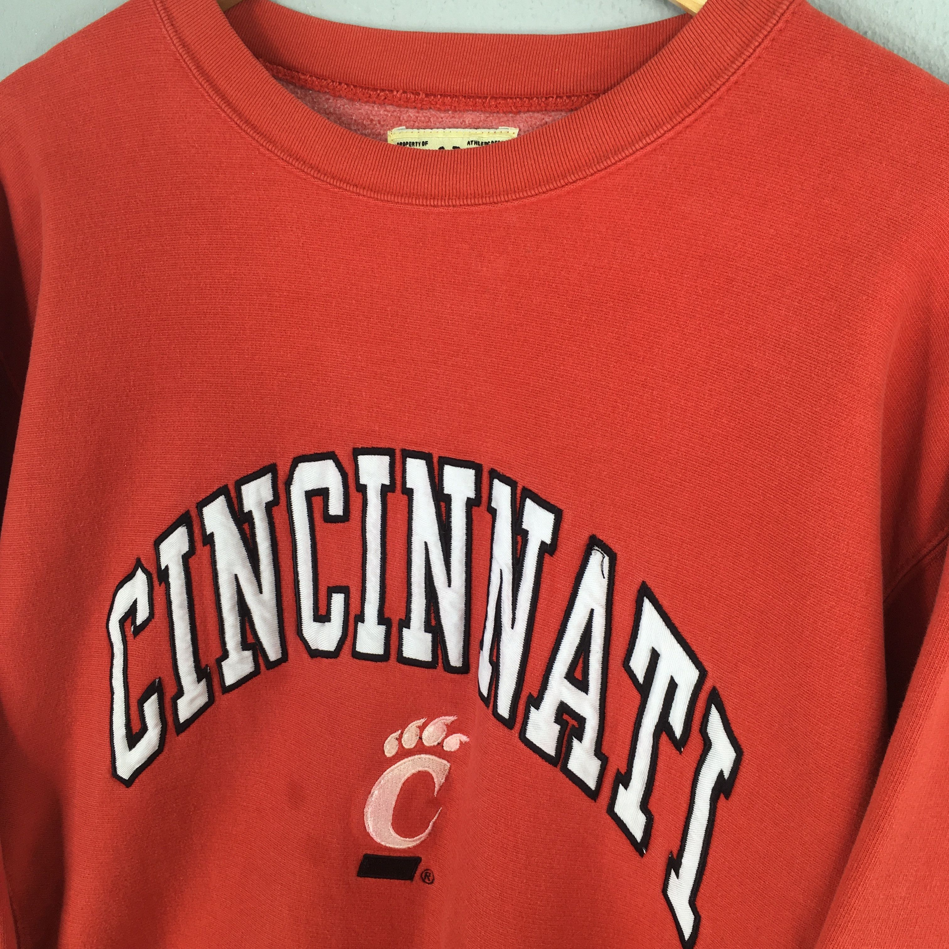 NCAA × Vintage Vintage Cincinnati Bearcats NCAA Red Sweatshirt Large Size US L / EU 52-54 / 3 - 3 Thumbnail