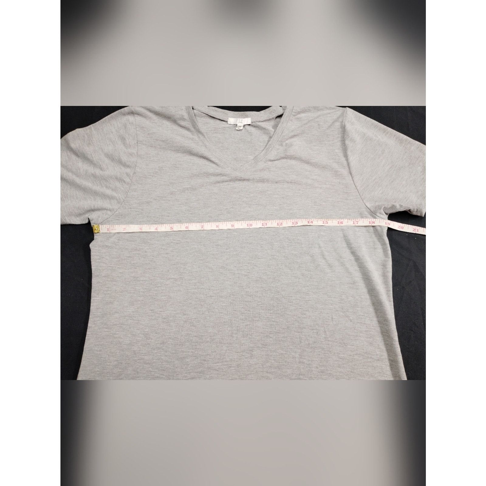 St. John Joh V-Neck Short Sleeve Tee Light Gray With Assymetrical Hem Size M / US 6-8 / IT 42-44 - 3 Thumbnail