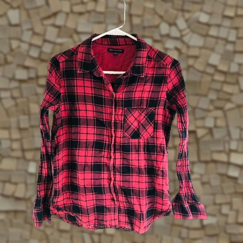 American Eagle Outfitters American Eagle Shirt Women's XS Red Black Plaid Flannel Wrinkled Long Sleeve Button-Up Size XS / US 0-2 / IT 36-38 - 1 Thumbnail