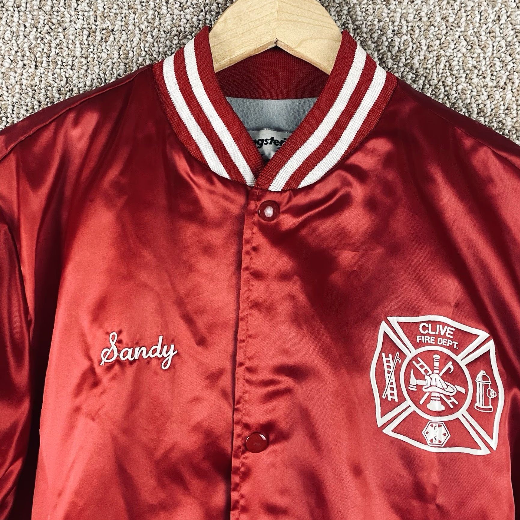 Vintage VINTAGE Swingster Jacket Medium Red Satin Coat USA Made Nylon Lined 80s Varsity Quilted Embroidered Button Pocket Unisex Adults Size US M / EU 48-50 / 2 - 5 Thumbnail