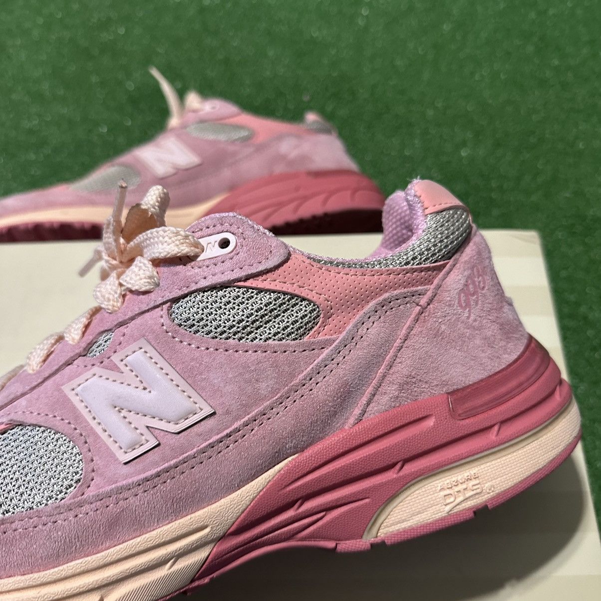 Joe Freshgoods × New Balance Joe FreshGoods New Balance 993 Powder Pink Size US 9.5 / EU 42-43 - 2 Thumbnail