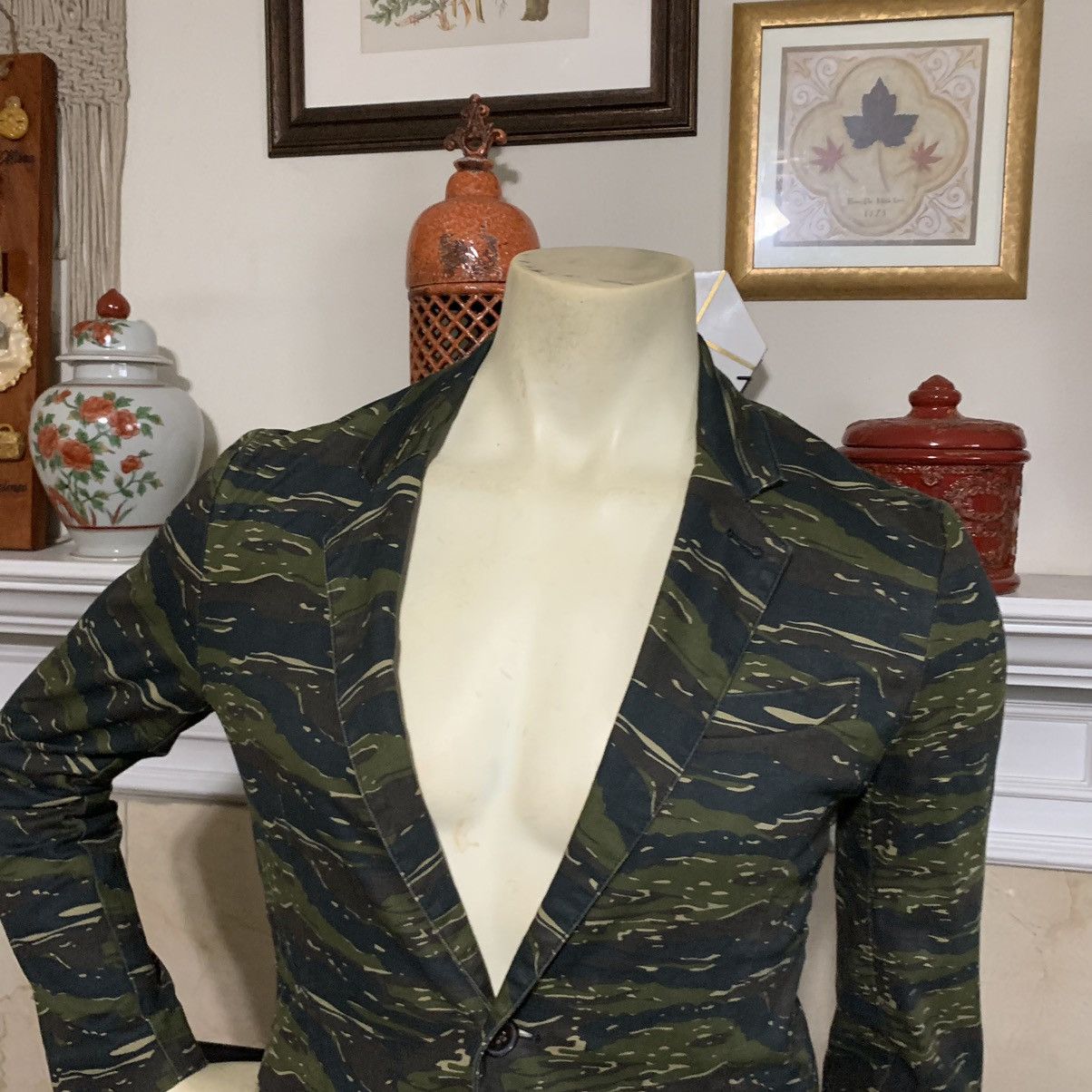 Koto Tiger Camo Slimfit 2 Button blazer NWOT Size 36S - 4 Thumbnail