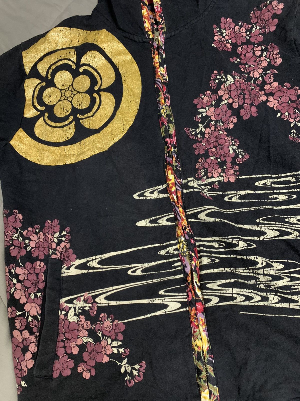 Vintage YAKUZA DRAGON SUKAJAN SHORT SLEEVE HOODIE VERY RARE Size US L / EU 52-54 / 3 - 14 Thumbnail