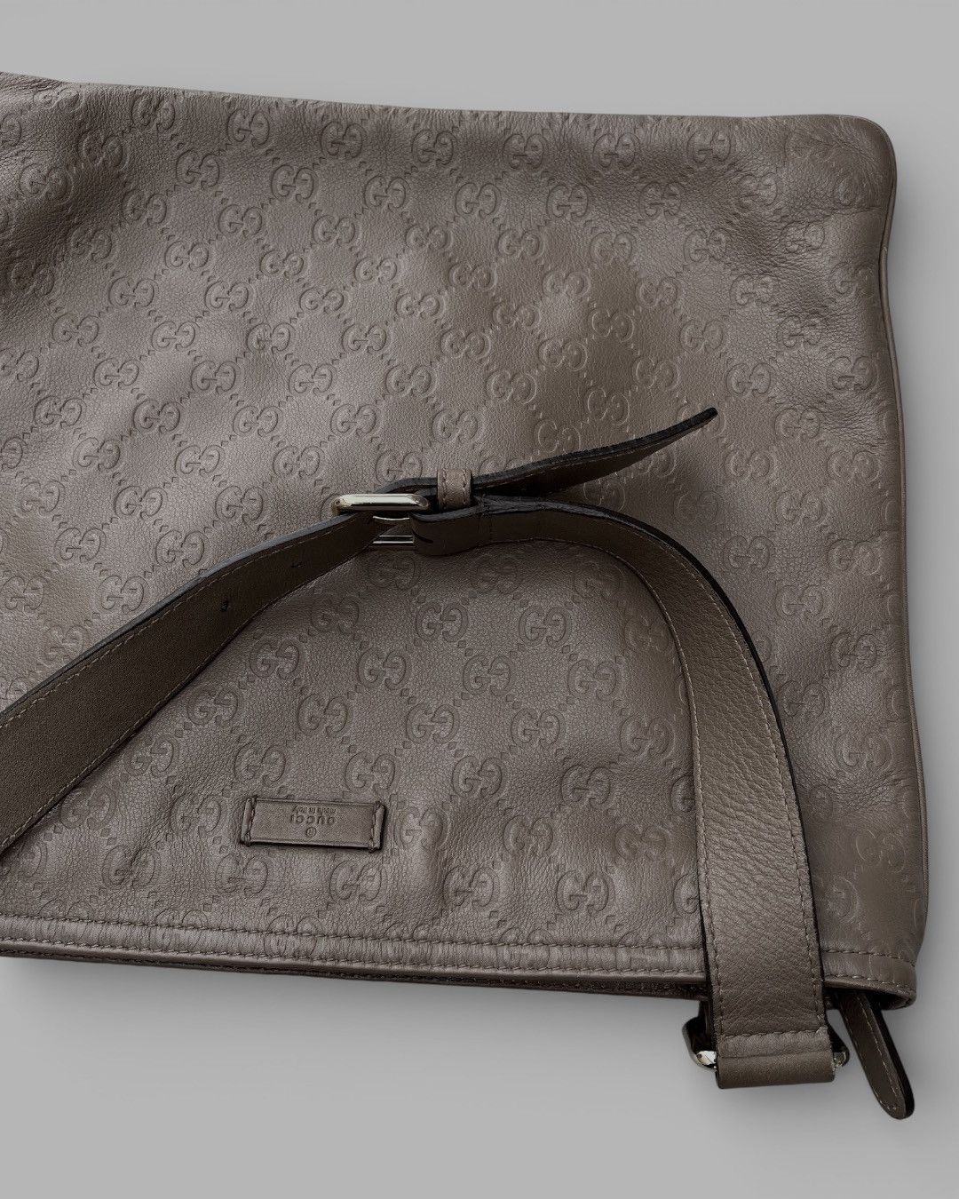 Gucci 🔥 GUCCI GG SUPREME MONOGRAM LEATHER MESSENGER BAG Size ONE SIZE - 18 Thumbnail