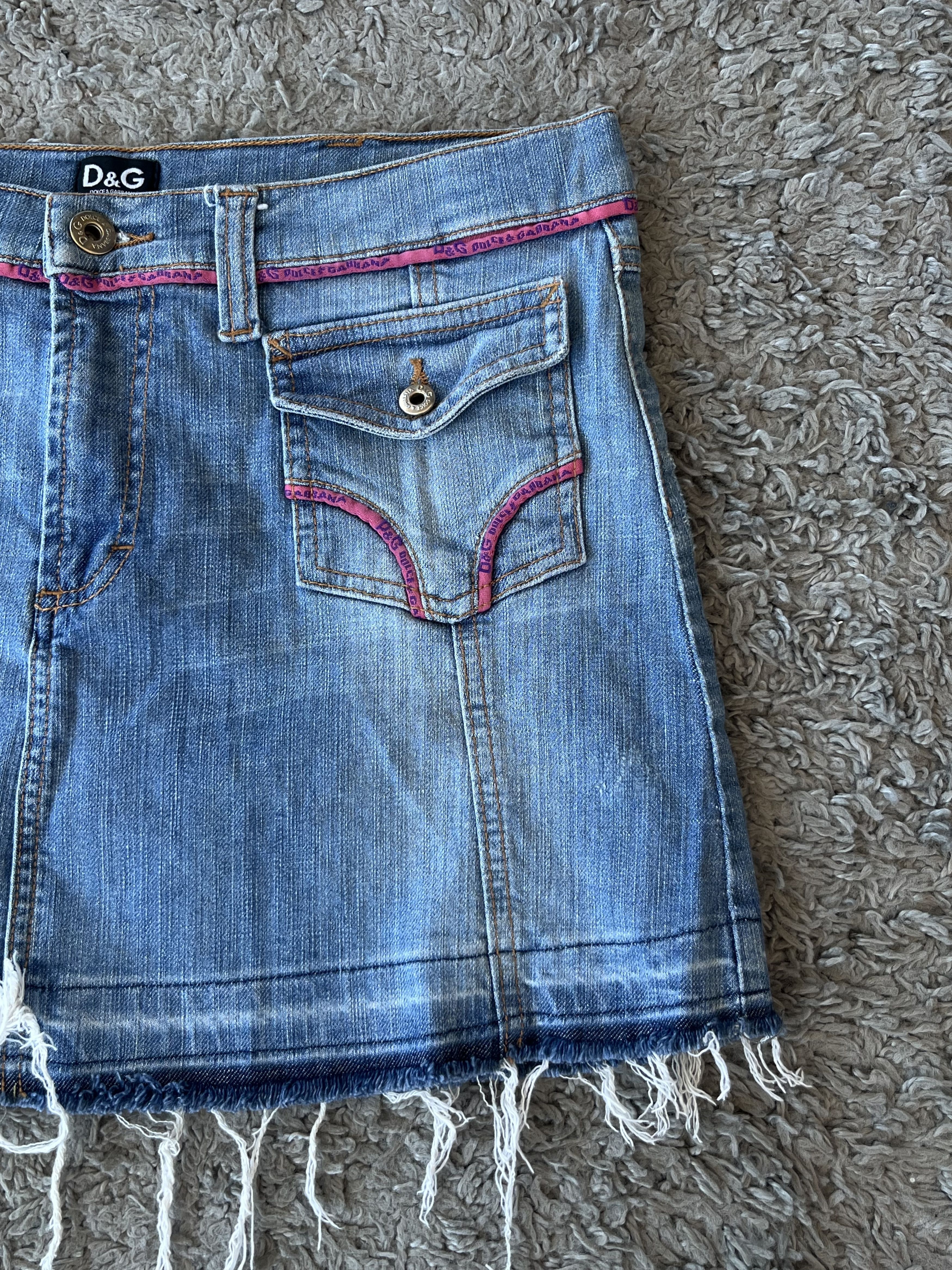 Dolce & Gabbana D&G Vintage Rare Mini Skirt With Pink Pipping On Blue Denim Size 30" / US 8 / IT 44 - 3 Thumbnail