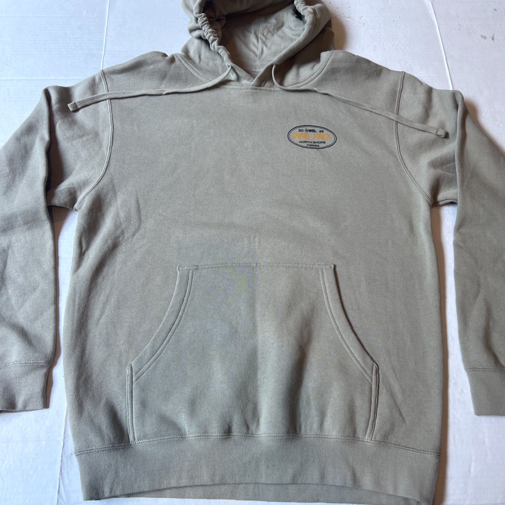 Vissla Vissla Hoodie Mens M Beige Graphic Print Logo Surfer Hooded Pullover All Seasons Beach Surf 2025 Pipe Pro WSL North Shore Hawaii New Size US M / EU 48-50 / 2 - 2 Thumbnail