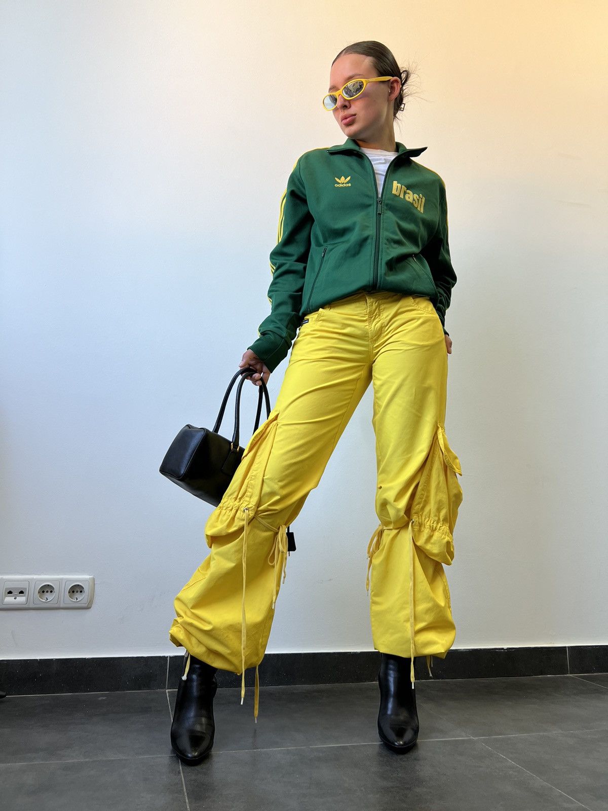 Dolce & Gabbana Vintage Dolce Gabbana Y2K Sex Bondage cargo parachute pants Size 26" / US 2 / IT 38 - 2 Thumbnail
