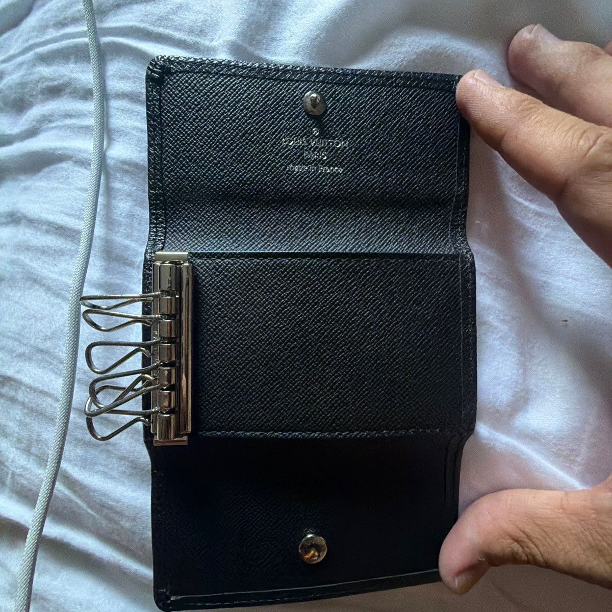 Louis Vuitton Louis Vuitton Black Taiga Key Holder Size ONE SIZE - 9 Thumbnail