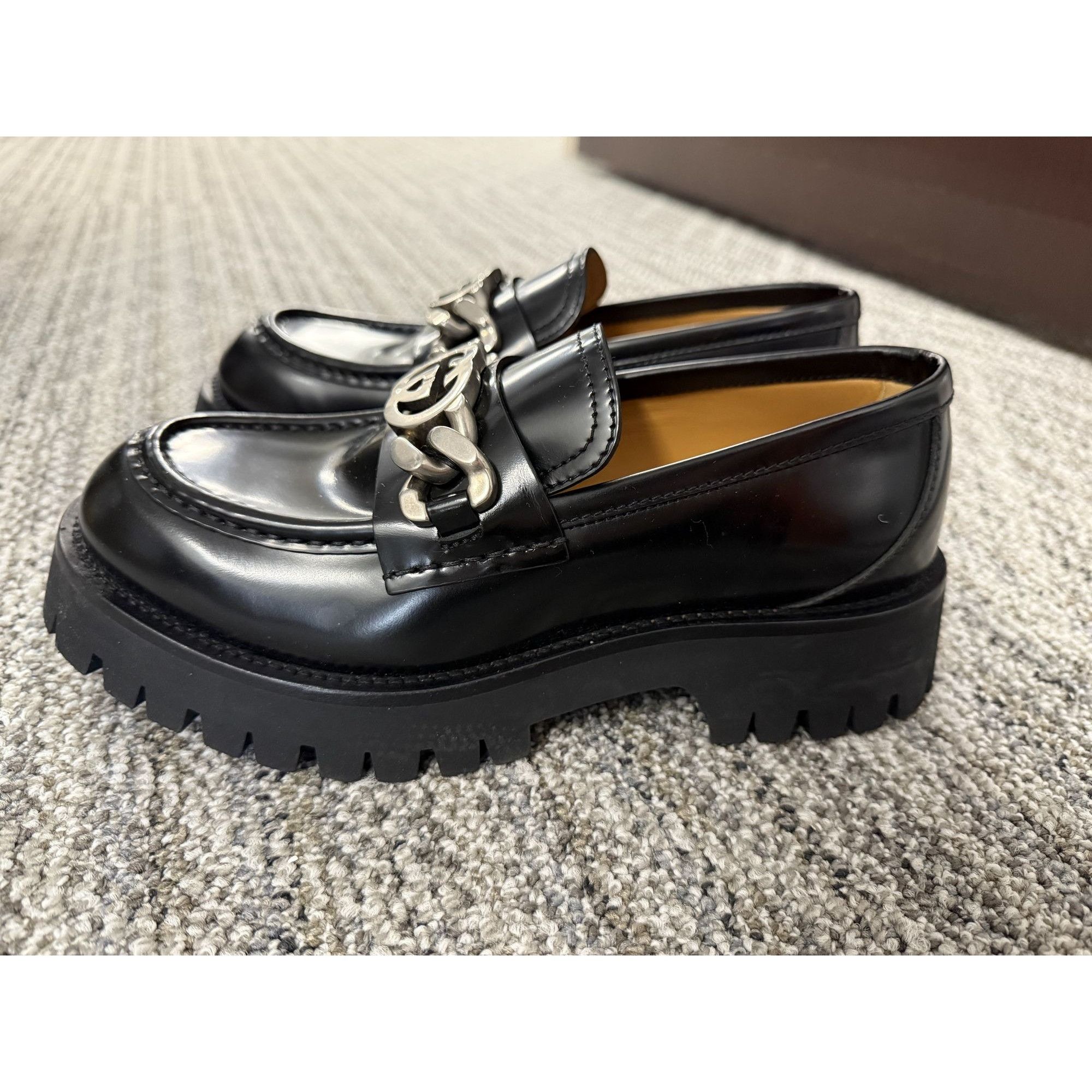 Gucci Gucci Womens Black Leather Loafers With Interlocking G Chain Size US 8 / IT 38 - 13 Thumbnail