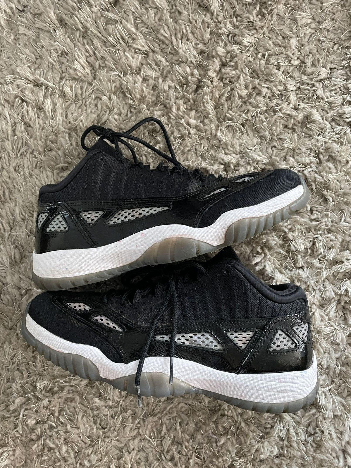 Jordan Brand Jordan 11 Low IE Space Jam Size US 9.5 / EU 42-43 - 2 Thumbnail
