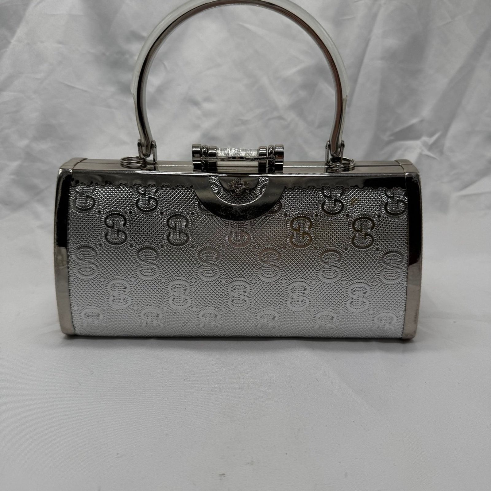 NBDN Nobrandedon Silver clam case hand bag Size ONE SIZE - 1 Thumbnail