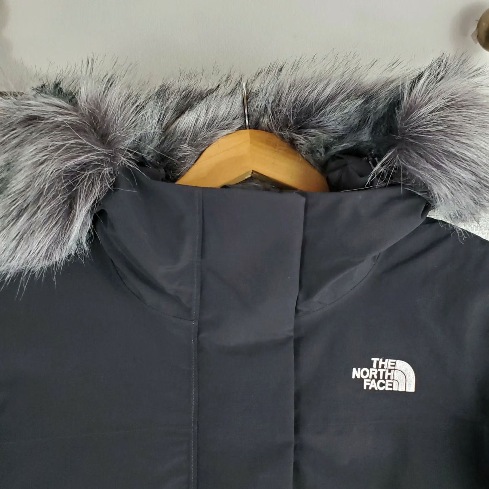 The North Face The North Face Womens 550 Down Parka Jacket Arctic Black Small NWT Waterproof Windproof Hooded Size S / US 4 / IT 40 - 3 Thumbnail