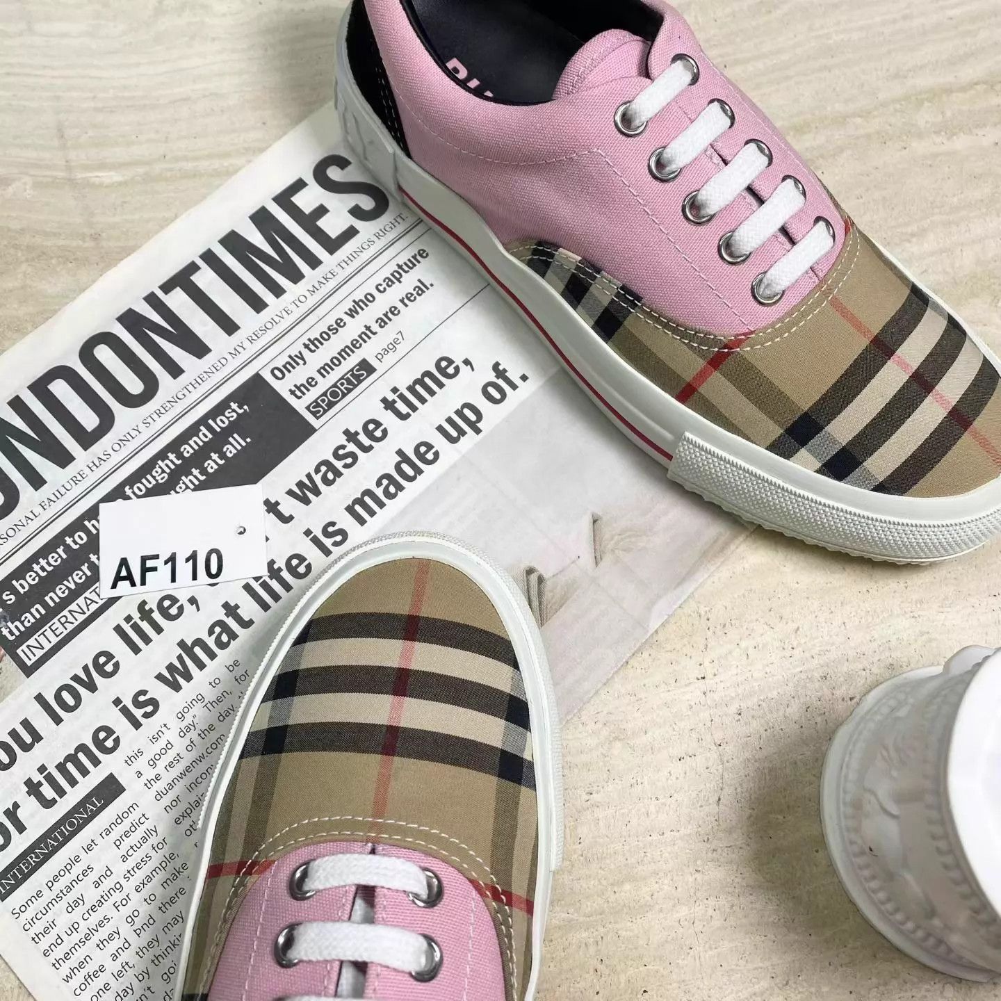 Burberry Burberry Check Low-Top Sneaker Women's 37.5 New Size US 7 / IT 37 - 3 Thumbnail
