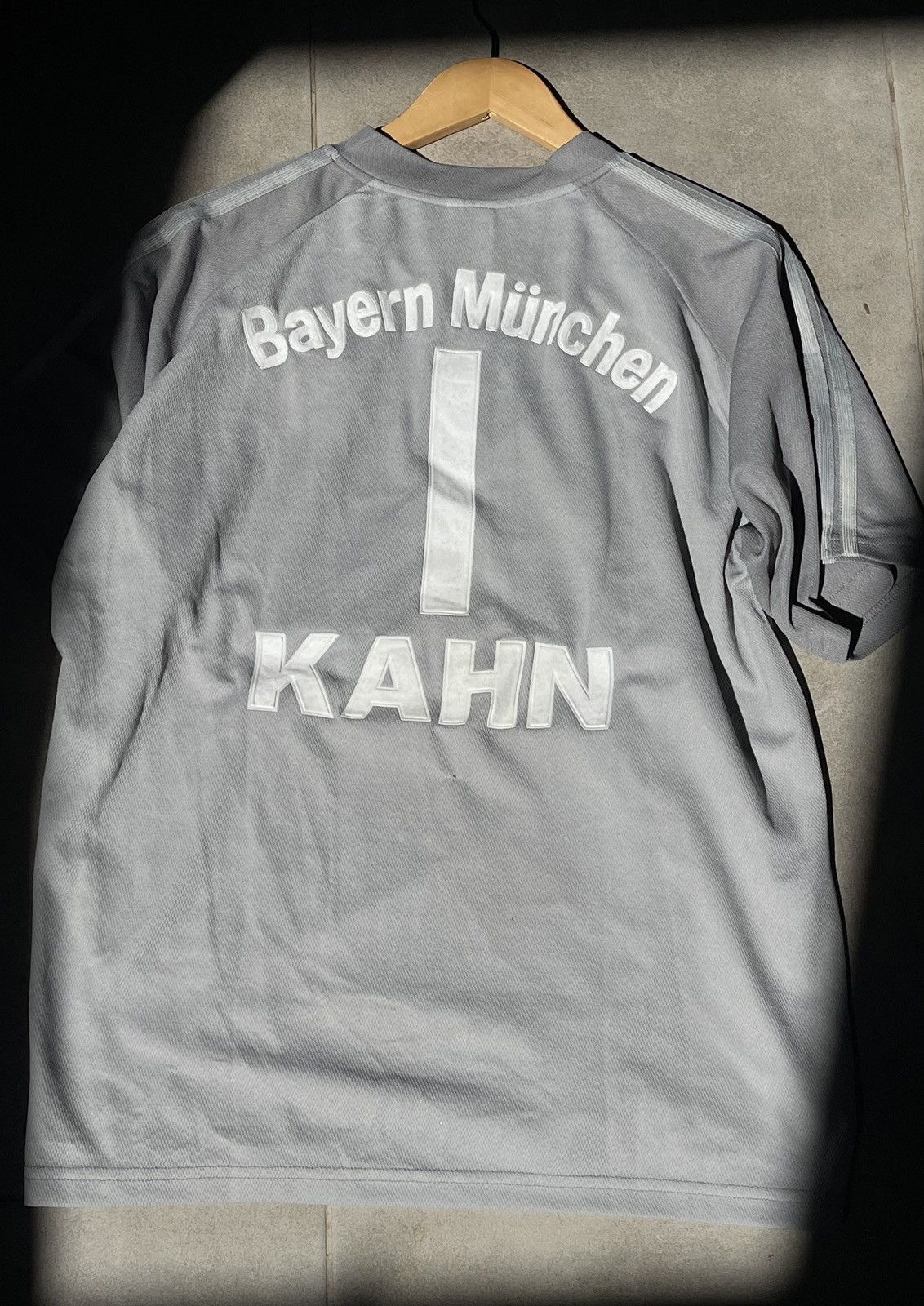 Adidas × Vintage 2002 Adidas Bayern Munich #1 Oliver Khan Vintage jersey Size US L / EU 52-54 / 3 - 14 Thumbnail