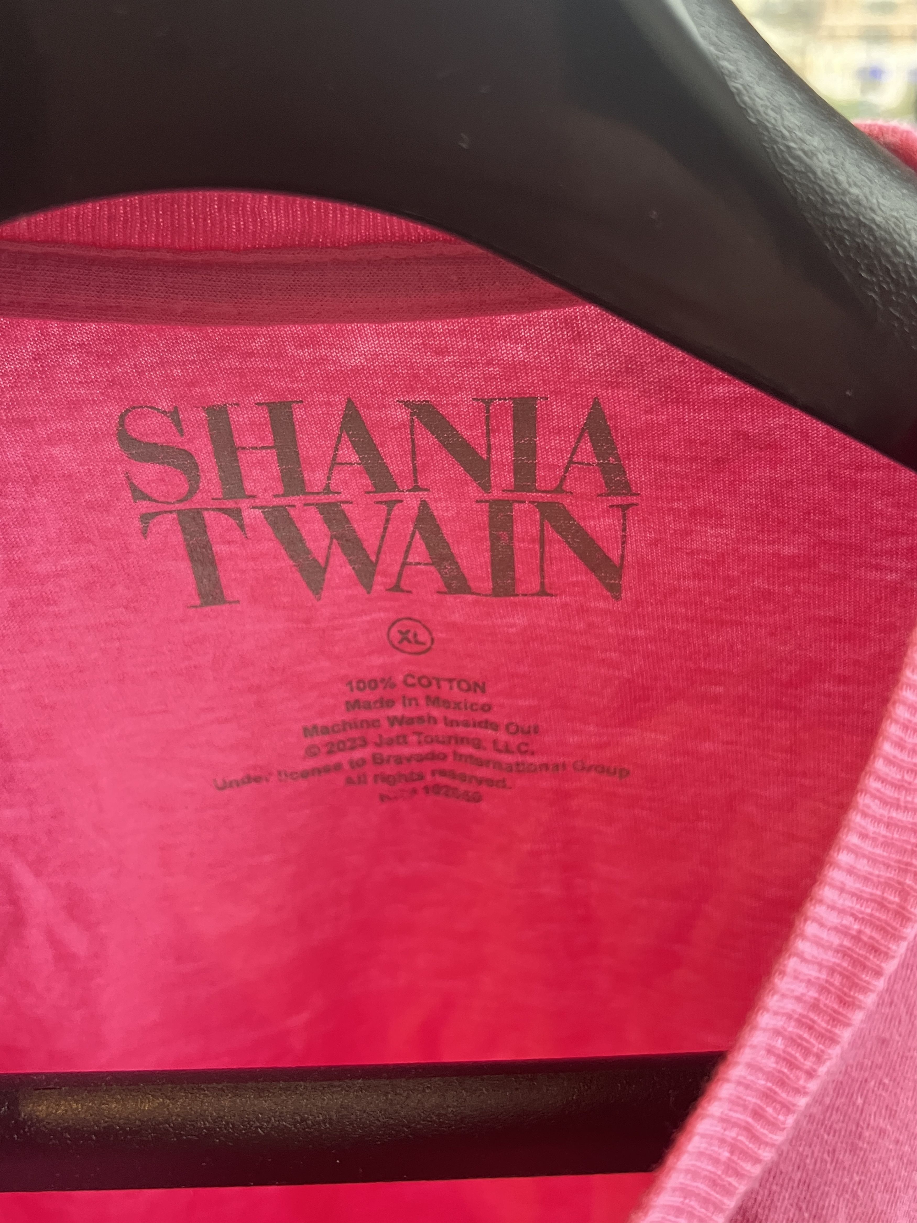 Other Shania Twain Queen of Me Tour Pink 2023 Concert Tee Size XL / US 12-14 / IT 48-50 - 3 Thumbnail
