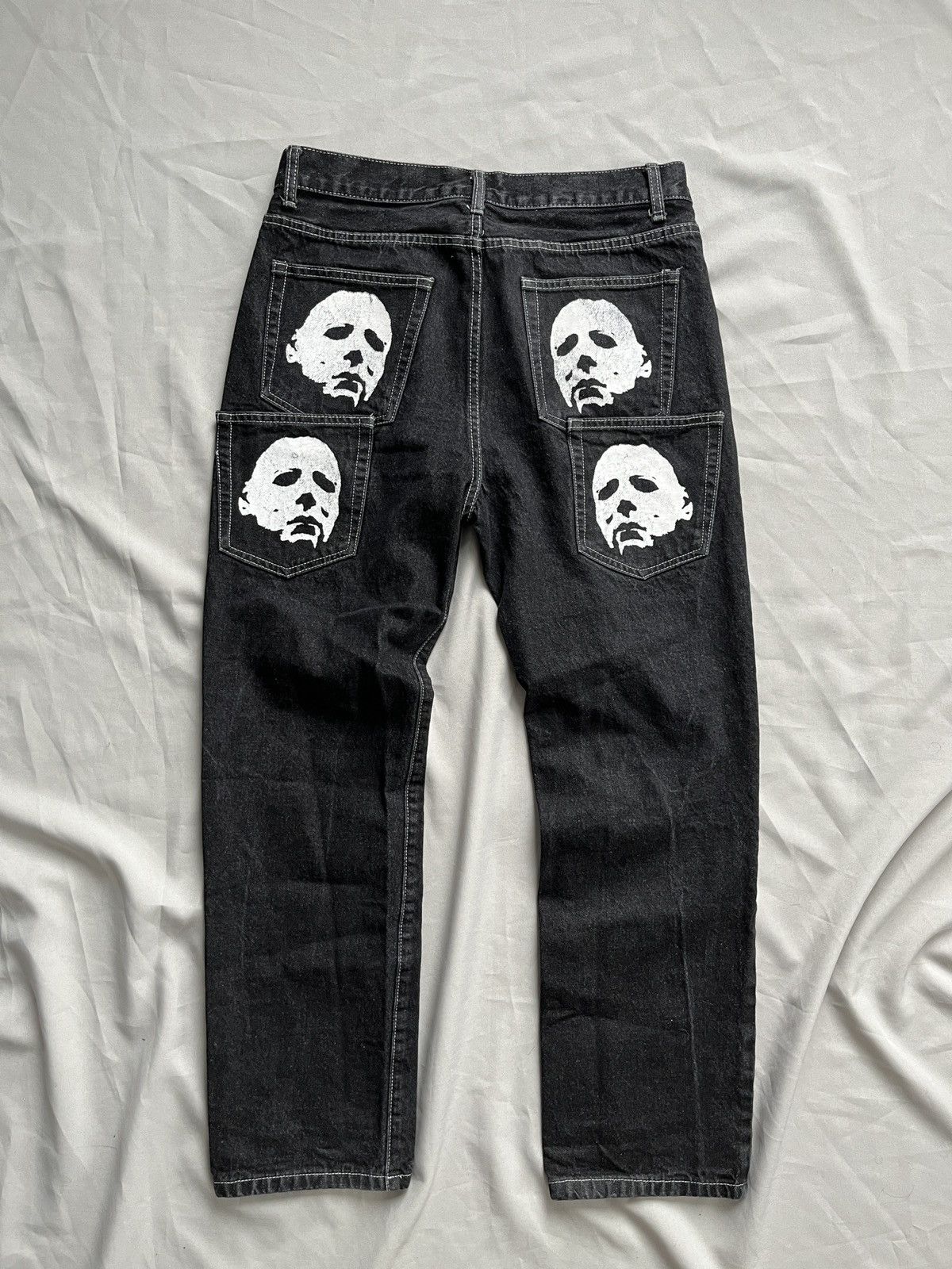 Expert Horror KNOCK KNOCK BAT MICHAEL MYERS Horror Streetwear JEANS Size US 32 / EU 48 - 1 Thumbnail