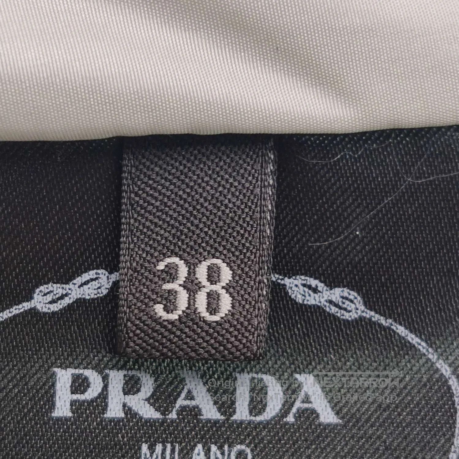 Prada Prada Logo Zip Collar Vest in White . Size S / US 4 / IT 40 - 6 Thumbnail