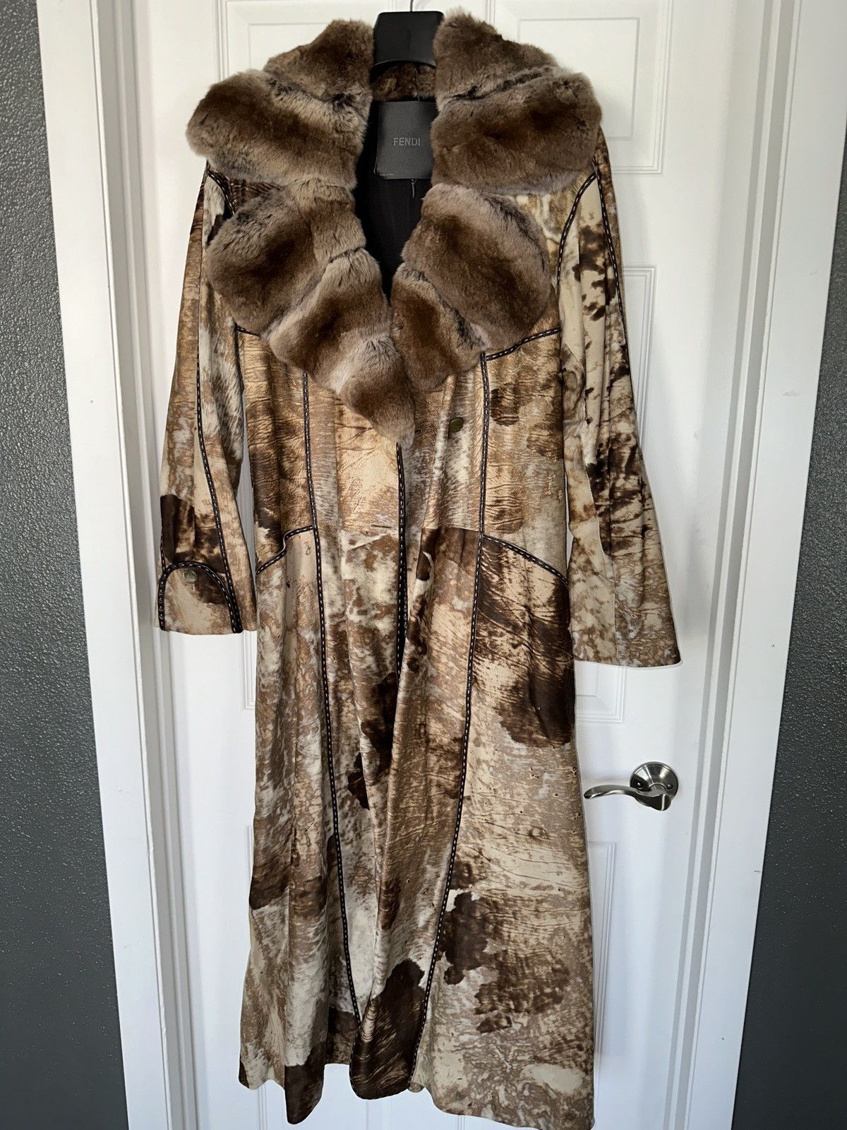 Fendi Fendi Fur/Leather Calfskin Coat Size M / US 6-8 / IT 42-44 - 2 Thumbnail