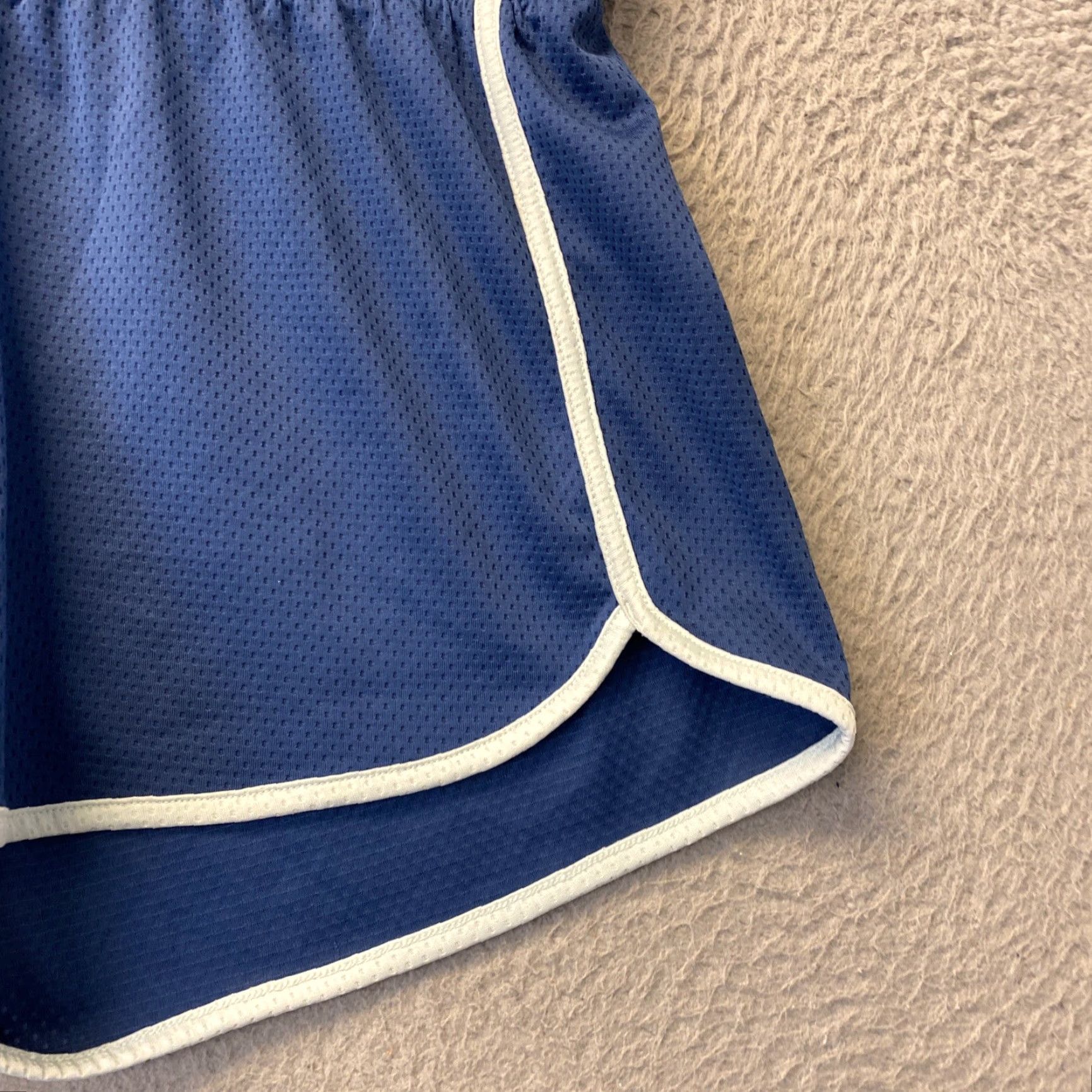 Under Armour Under Armour Women's Heat Gear Running Shorts Size MD Blue Polyester/ 37-70 Size 32" / US 10 / IT 46 - 3 Thumbnail