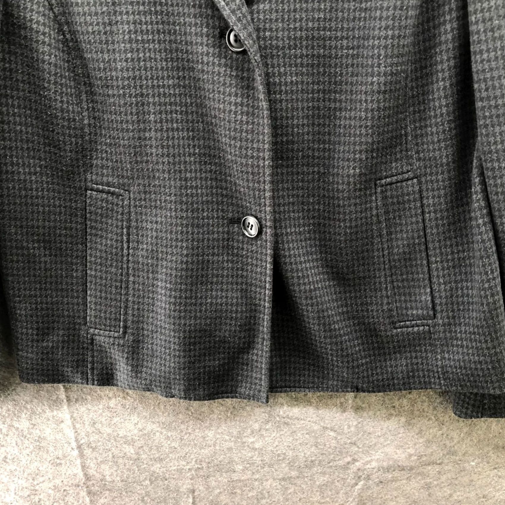Talbots Talbots Blazer Womens L Gray Black 2 Button Stretch Houndstooth Knit Short Coat Jacket Career Office Casual Business Formal Regular Size Type: Blazer Size L / US 10 / IT 46 - 4 Thumbnail