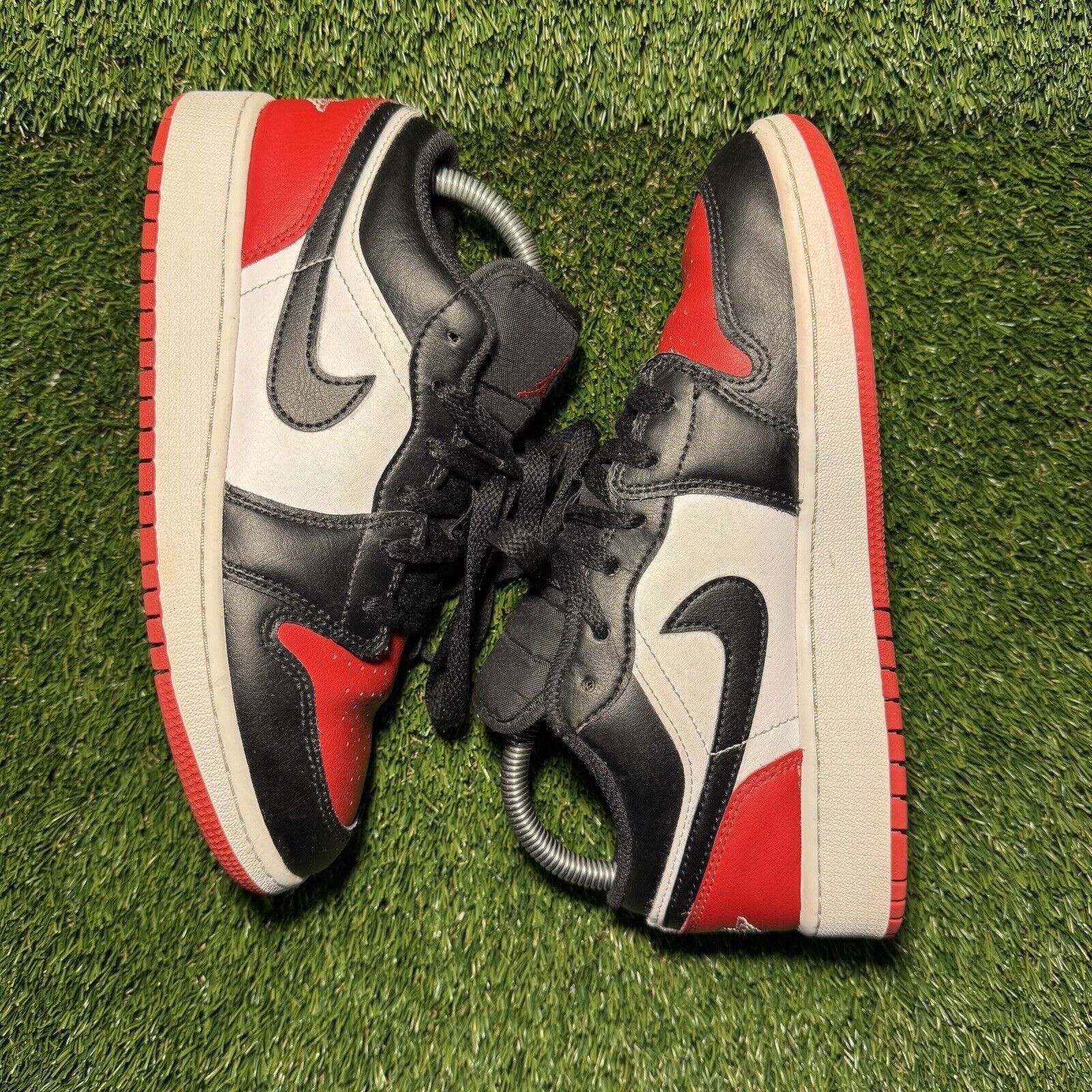 Jordan Brand Size 5 (GS) - Air Jordan 1 Low Bred Toe Size US 5 / EU 37 - 3 Thumbnail