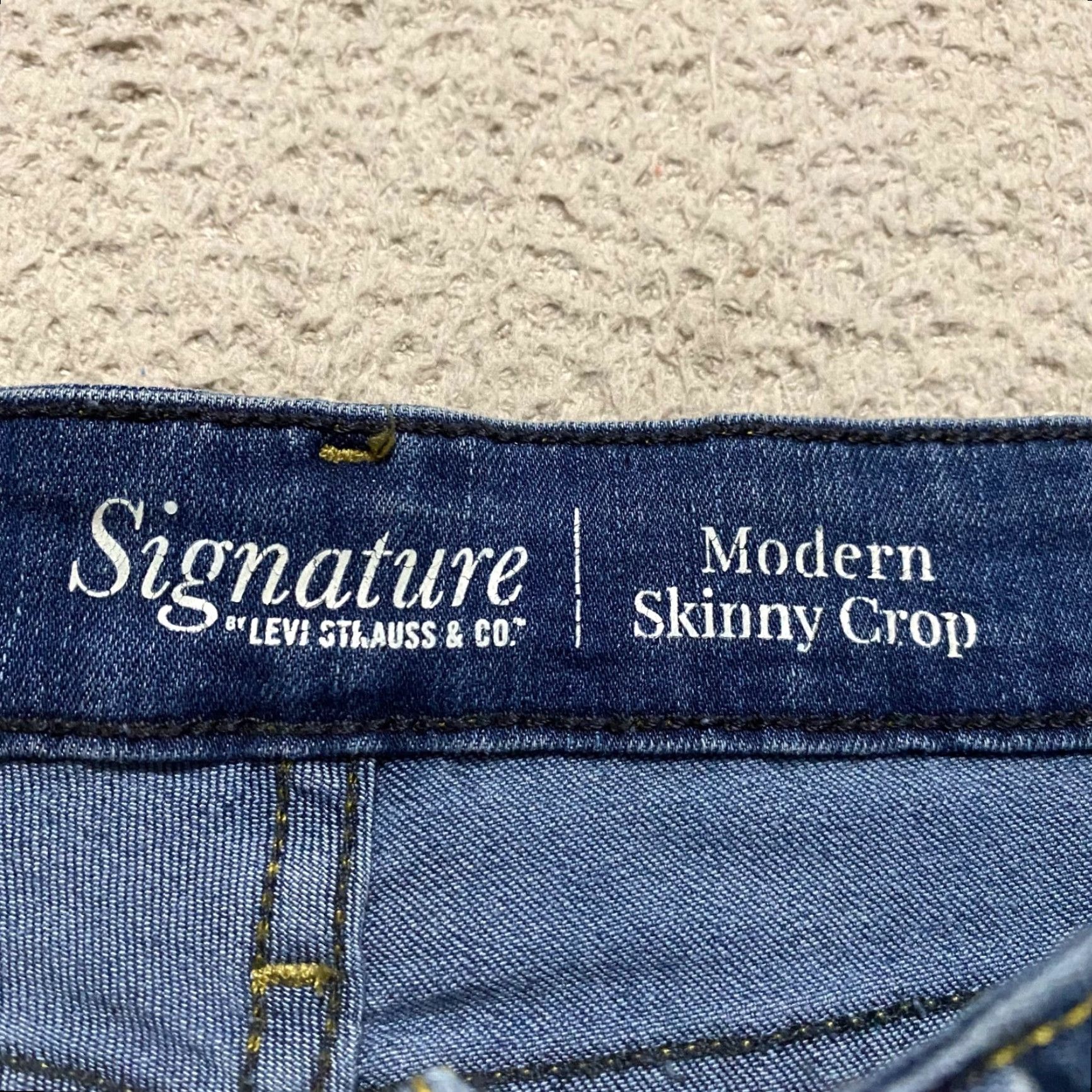 Levi's Levi's Signature Jeans Womens 10 Blue Mid Rise Skinny Crop Pant Regular 5-Pocket Denim Athletic? Size 30" / US 8 / IT 44 - 3 Thumbnail